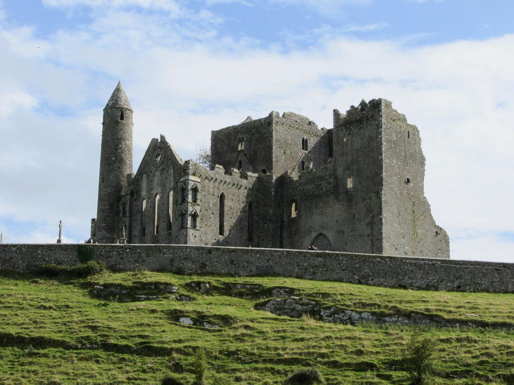 1024x768 The Rock Of Cashel, Cashel. County Tipperary C.10th C.14th