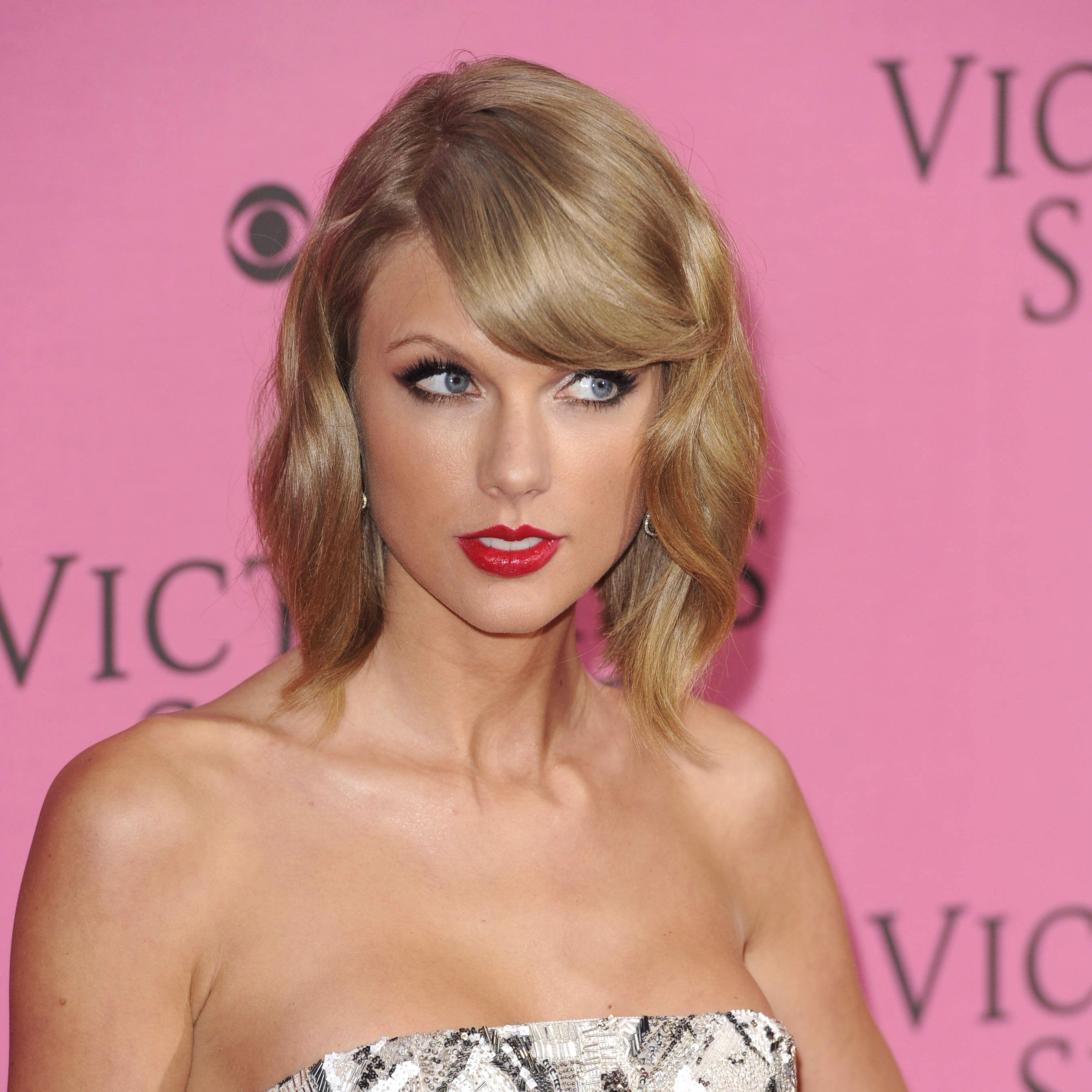 5120x5120 Taylor Swift Girl Pink Blonde Music Wallpaper