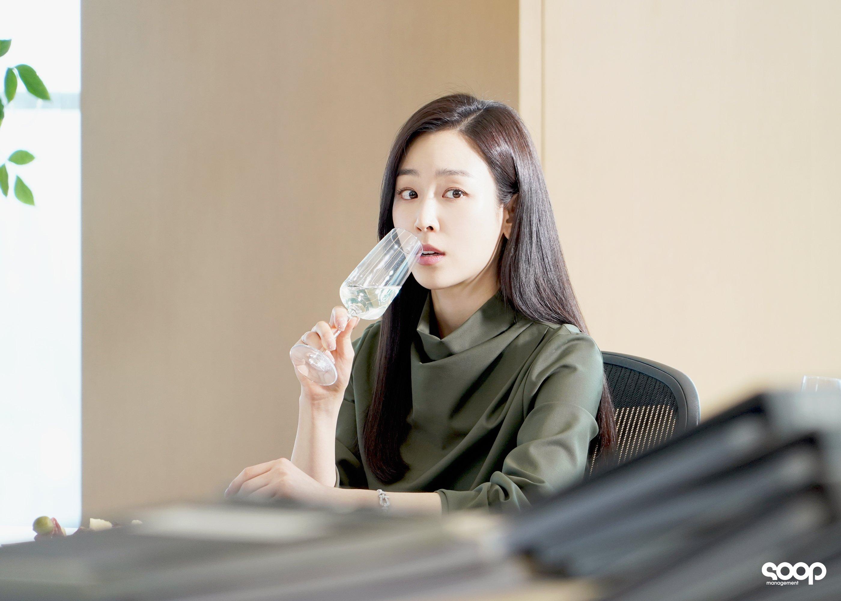 2800x2000 ☻ Her Behind The Scene Cuts Of Seo Hyun Jin Released By Management Soop