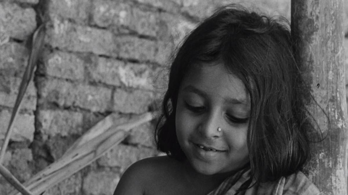 1200x675 Pather Panchali (English Subtitled) : Kanu Banerjee, Karuna Banerjee, Subir Banerjee, Uma Das Gupta, Chunibala Devi, Shampa Runki Banerjee, Reba Devi, Aparna Devi, Tulsi Chakraborty, Binoy Mukherjee, Satyajit Ray, Bibhutibhusan Banerjee