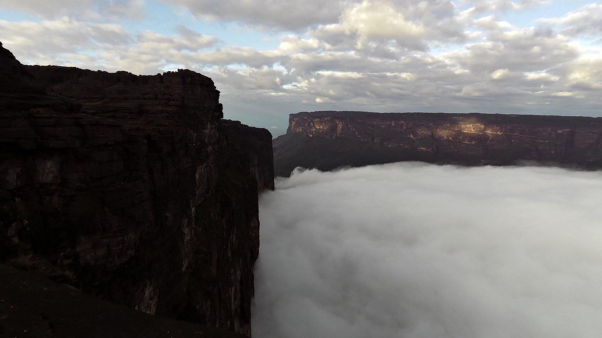 1920x1080 At the top of Roraima from Jacuzzi to Roraima Window
