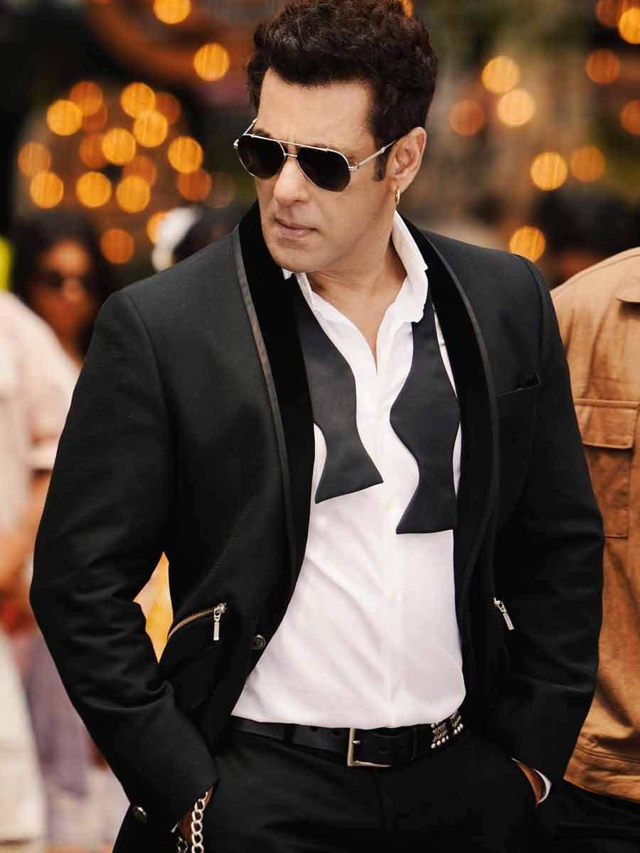 900x1200 Salman Khan Reveals His New Look From Kisi Ka Bhai Kisi Ki Jaan. See Pic