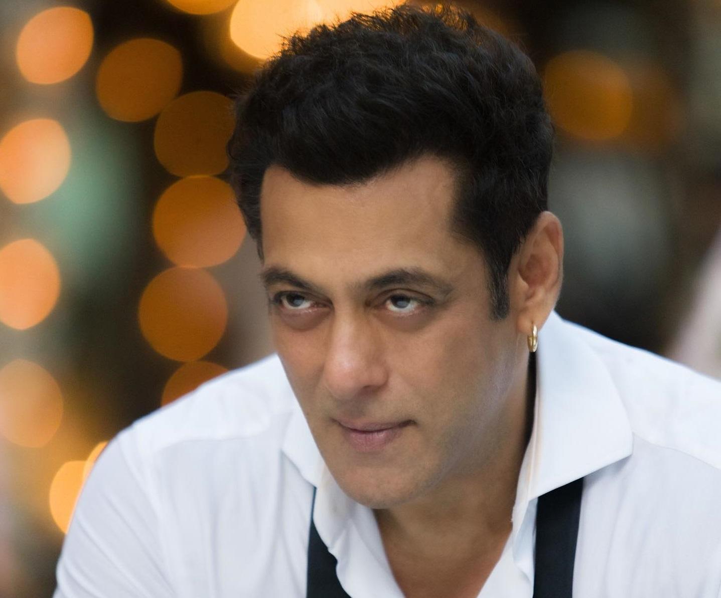 1437x1193 Salman Khan drops new stills from Kisi Ka Bhai Kisi Ki Jaan shoot