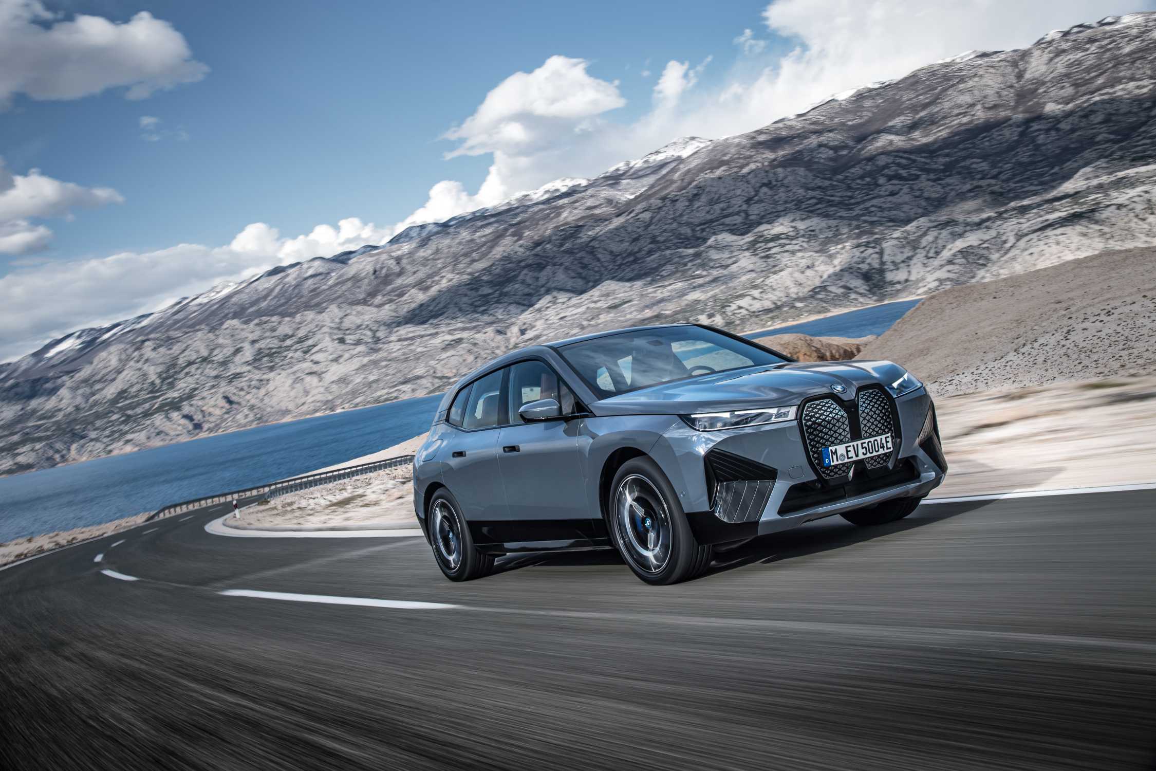 2250x1500 The New 2022 BMW iX xDrive50