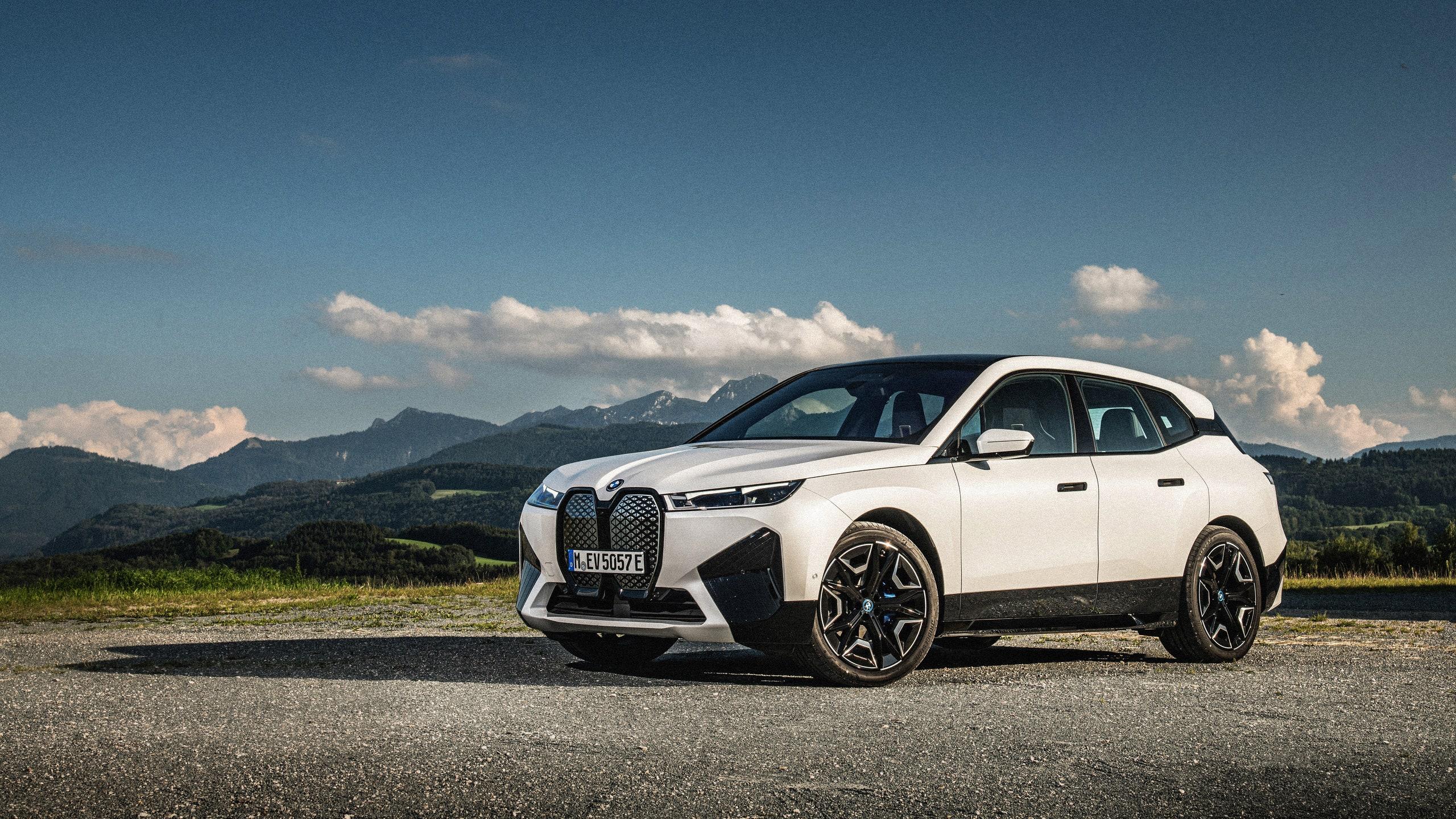 2560x1440 BMW IX Review: An Outstanding Tech Filled Ride