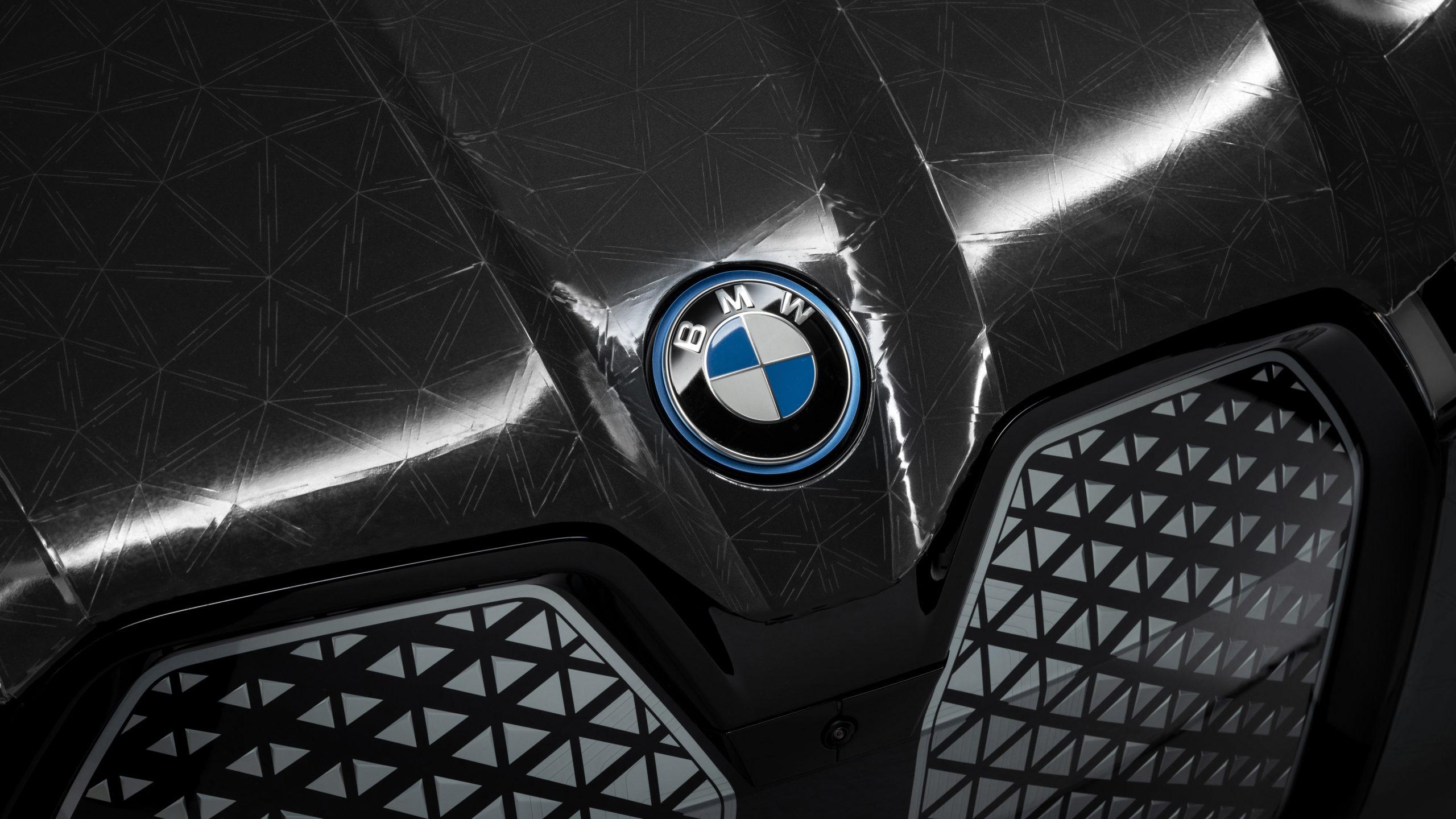 2560x1440 BMW IX Flow E Ink Wallpaper