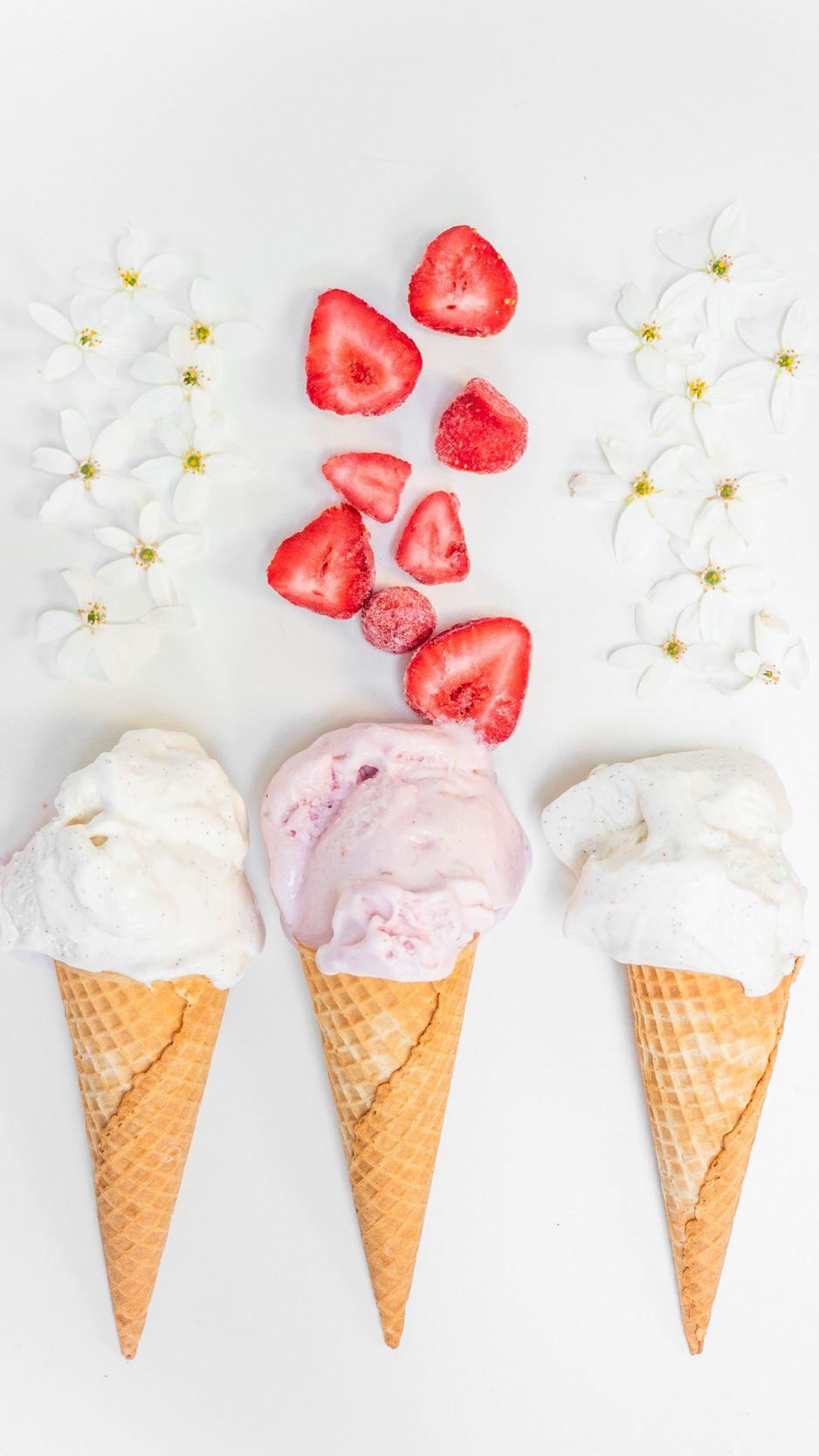 938x1668 Download Wallpaper 938x1668 Ice Cream, Waffle, Strawberries, Dessert Iphone 8 7 6s 6 For Parallax HD Background