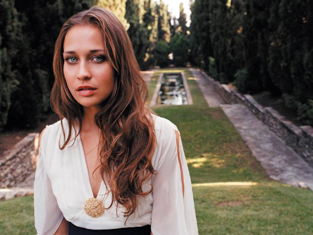 1024x768 Fiona Apple Wallpaper