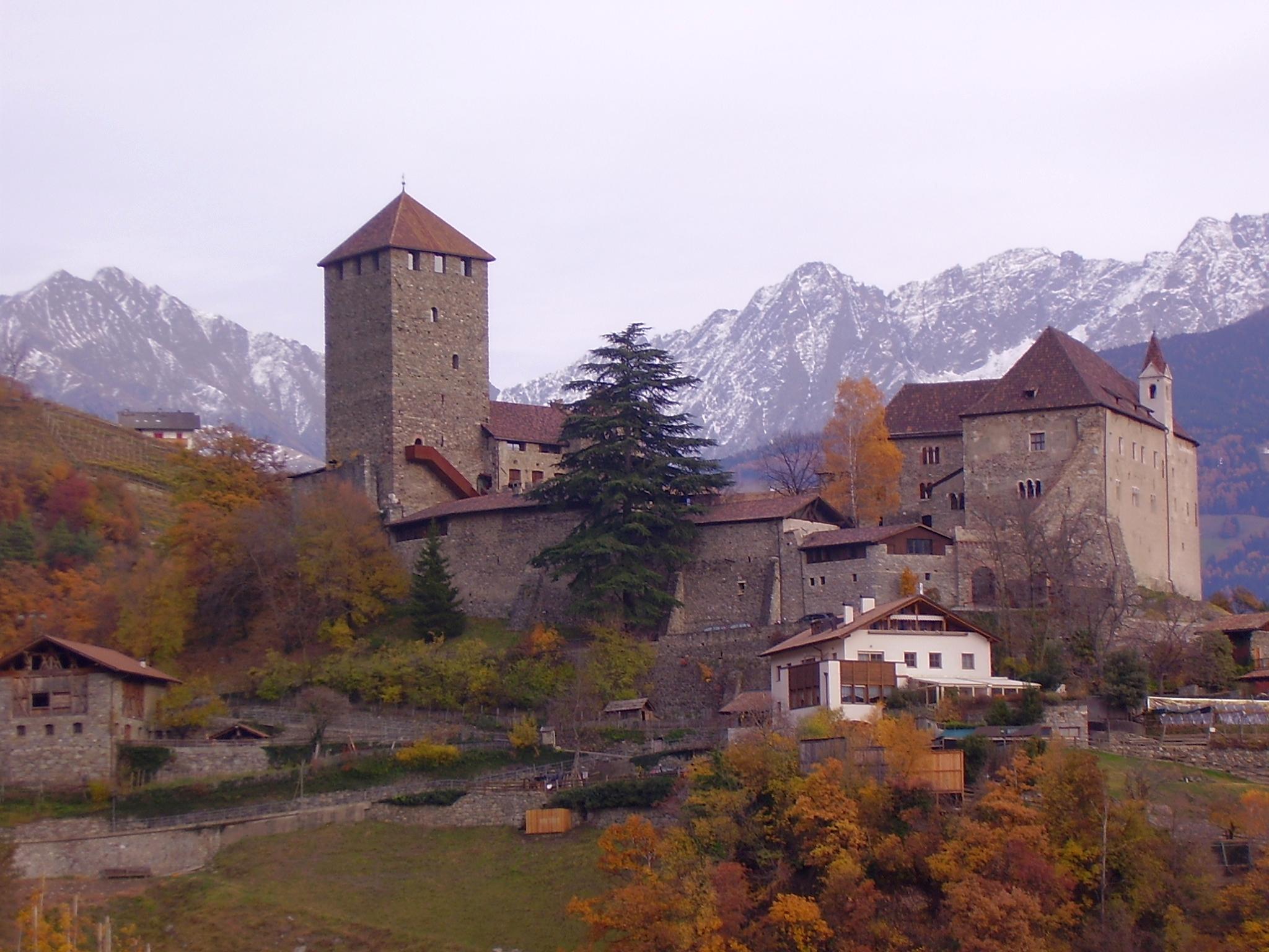 2048x1536 Tirol Schloss