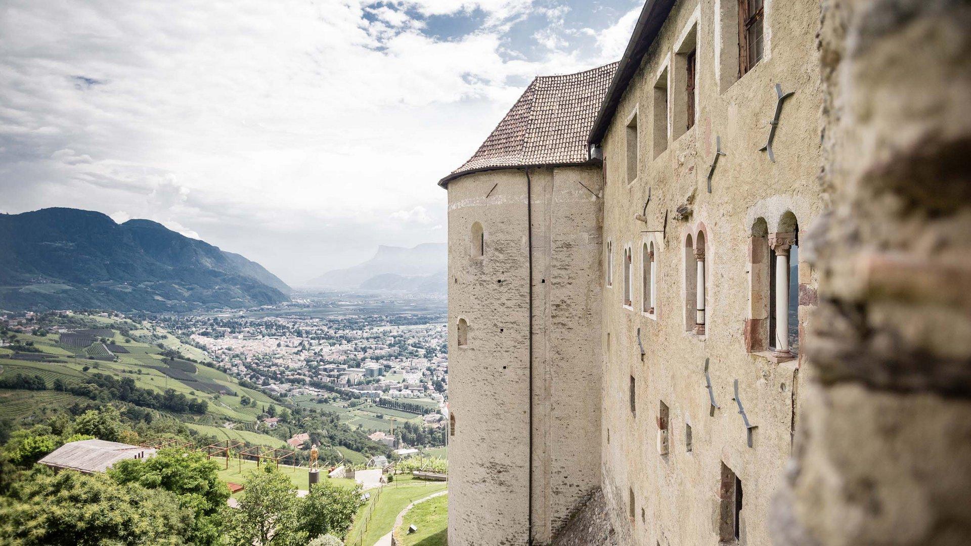1920x1080 Dorf Tirol: Looking for hotels with a pool? SomVita!