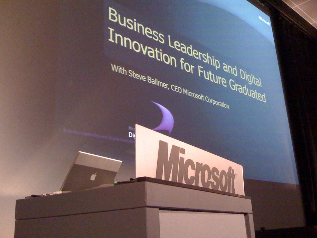 1024x768 What laptop does Steve Ballmer use for his presentations?