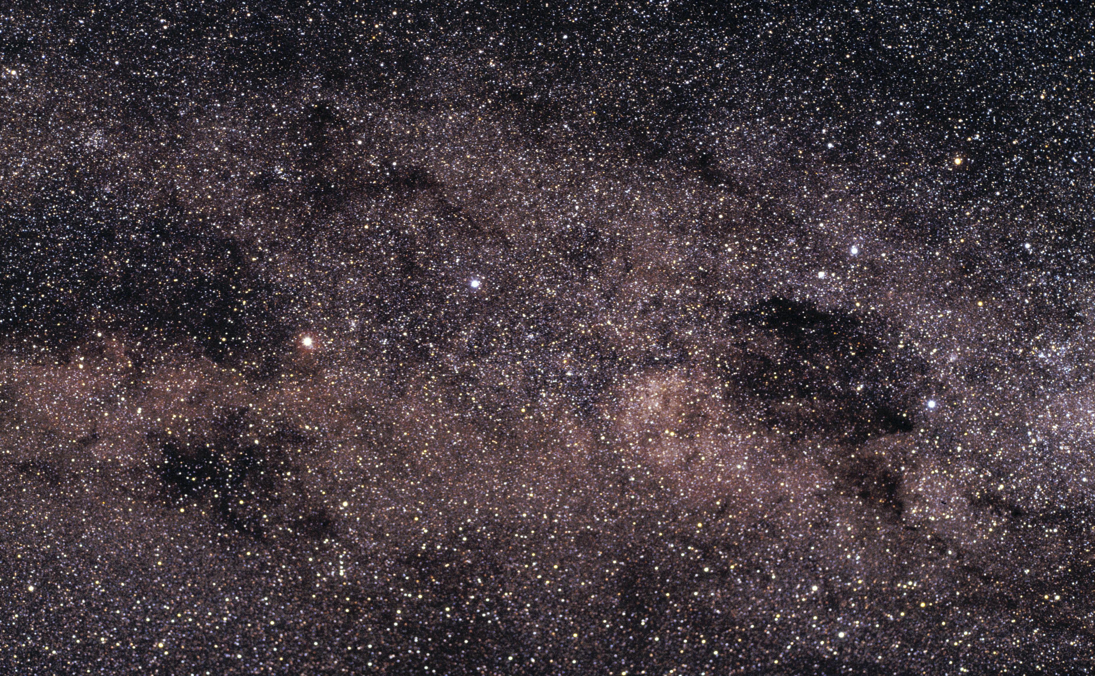 3761x2322 ESO Centauri and the Southern Cross (by)