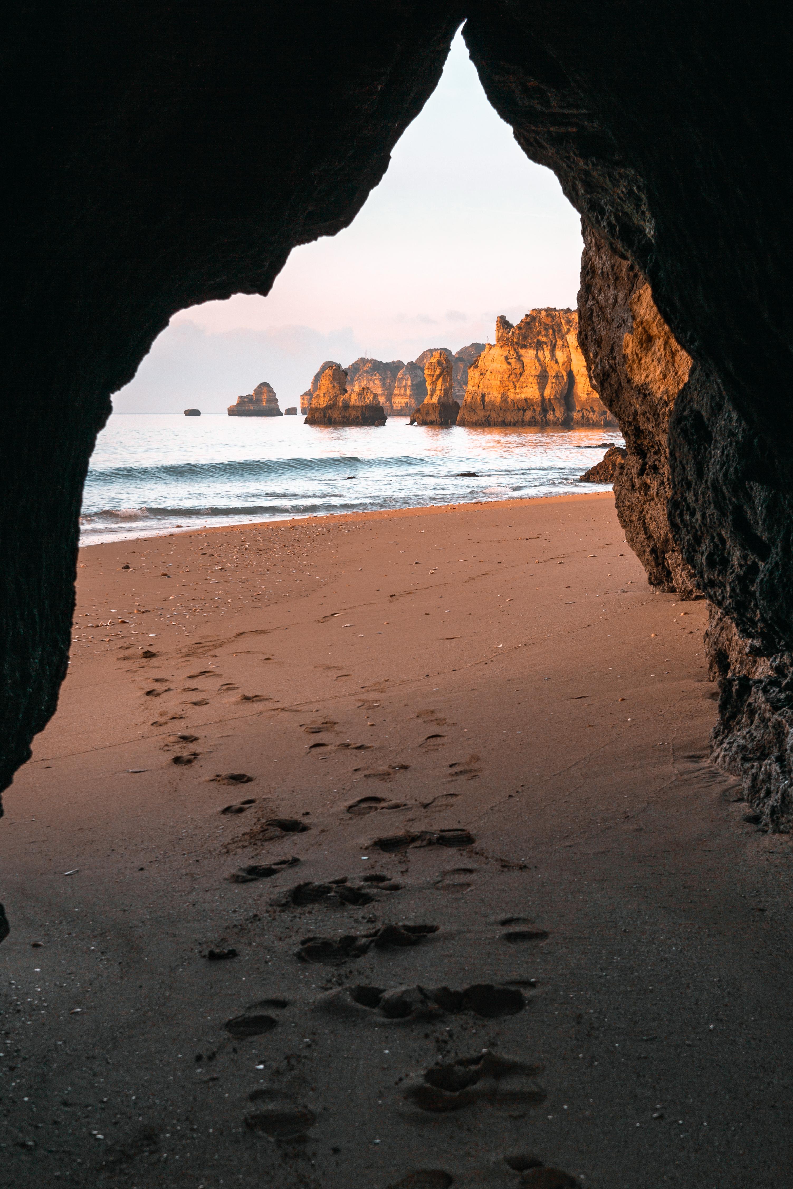 3006x4509 Portugal Coastline View from a Cave Free