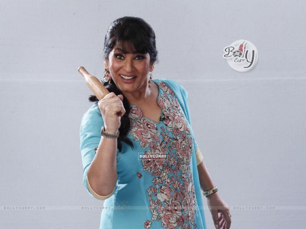1024x768 Wallpaper Great Indian Family Drama size:1024x768