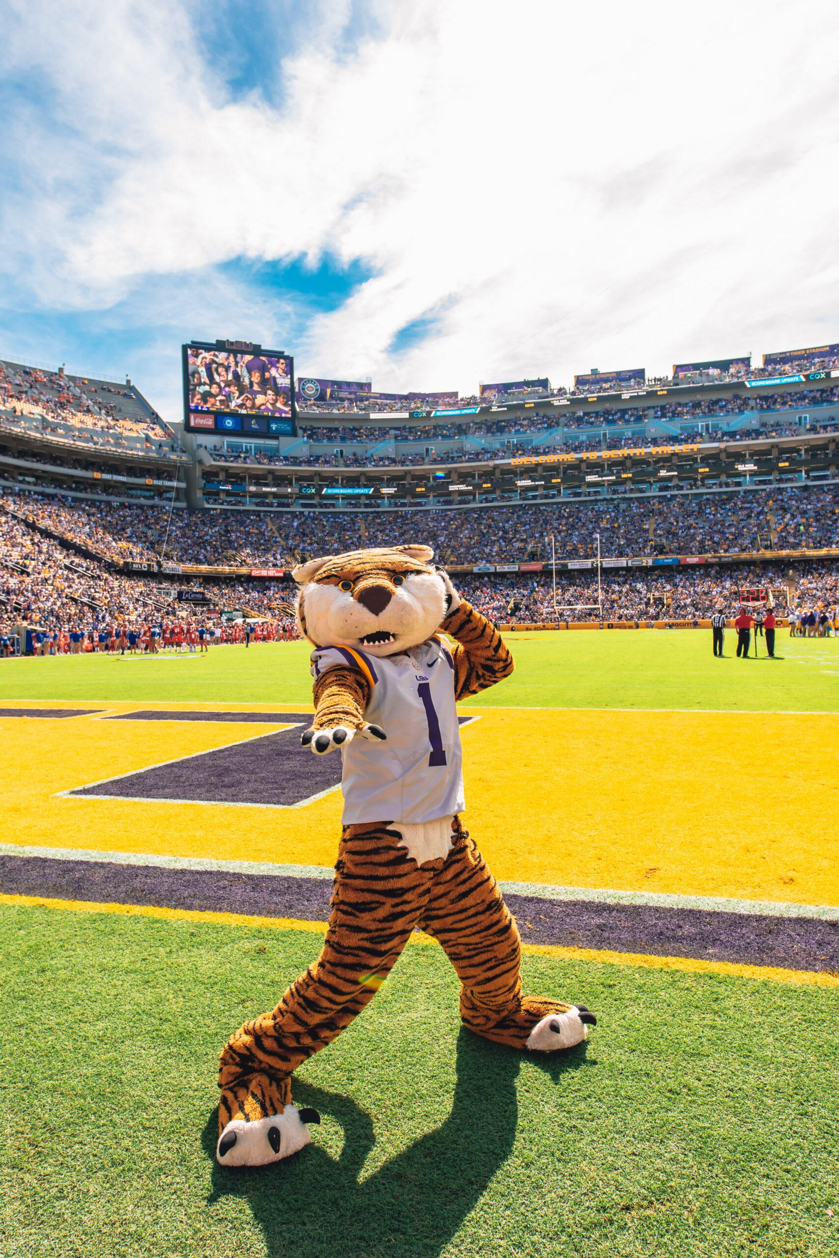 1707x2560 Put Your Digital Screens In Football Mode By Downloading Some LSU Themed Wallpaper [225]