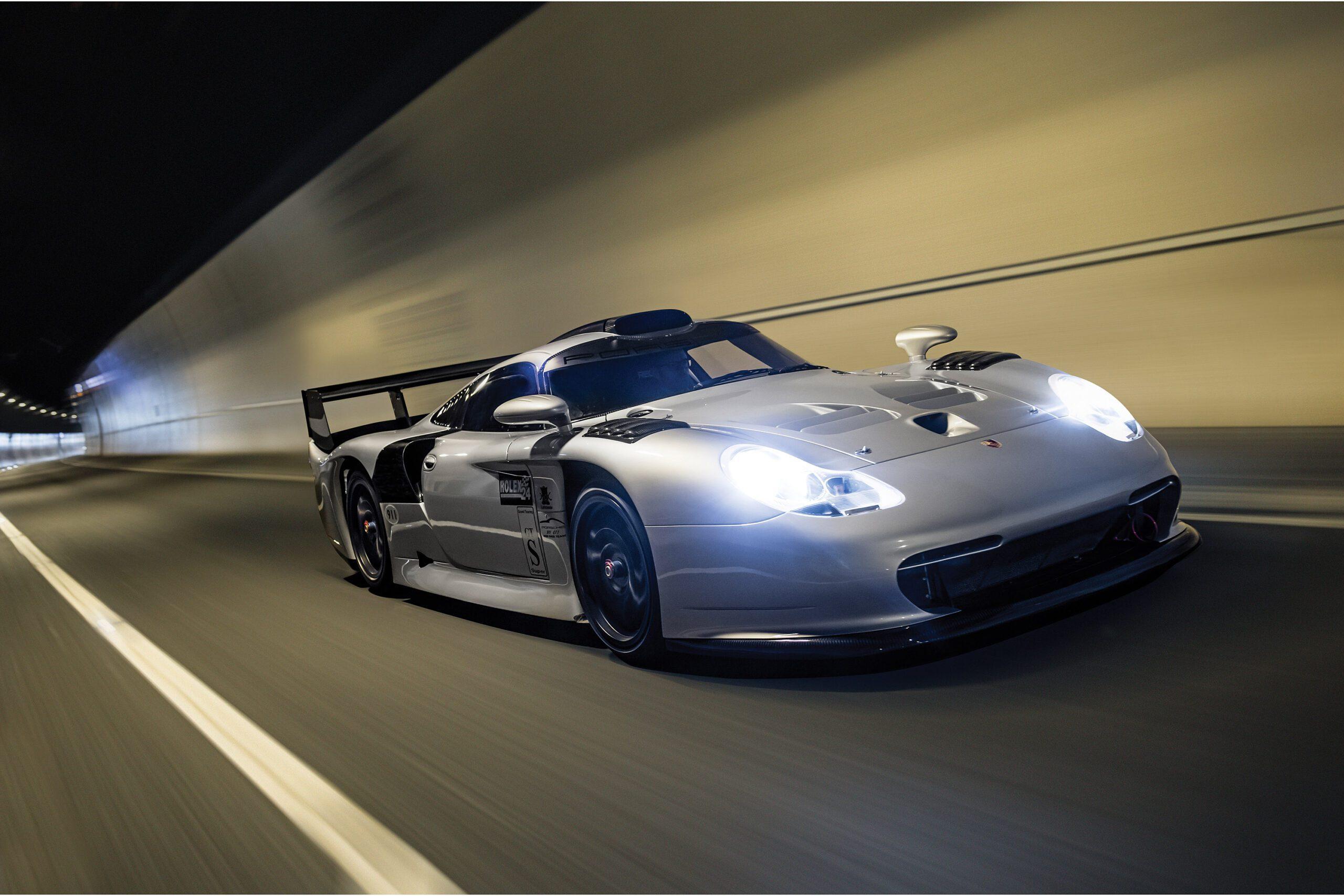 2560x1707 Porsche 911 GT1 Wallpaper