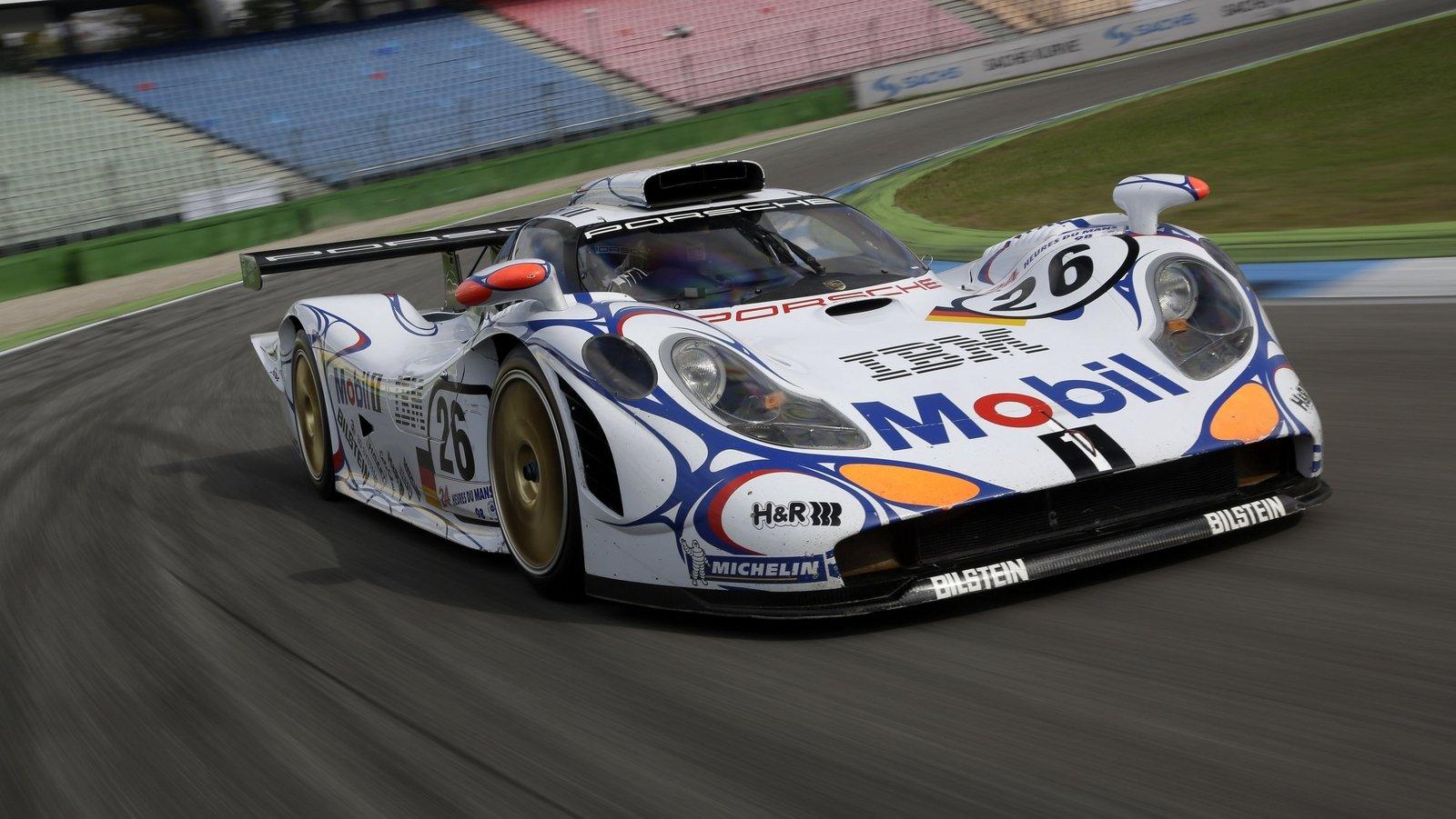 1600x901 Porsche 911 GT1 Wallpaper