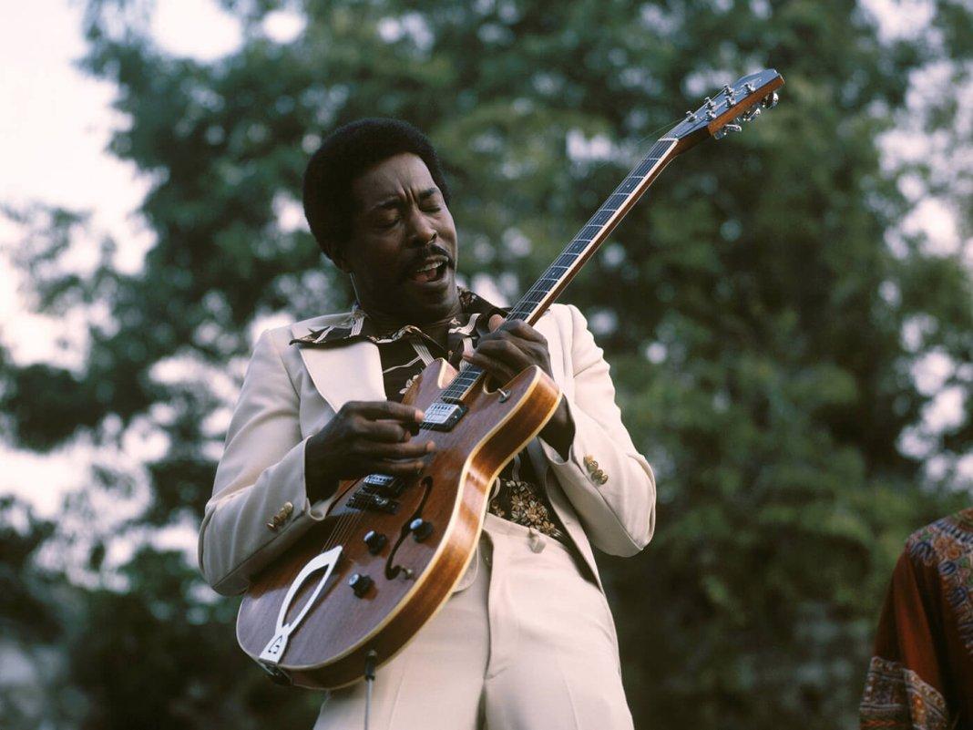 1068x801 How to play blues like Buddy Guy. Guitar.com. All Things Guitar