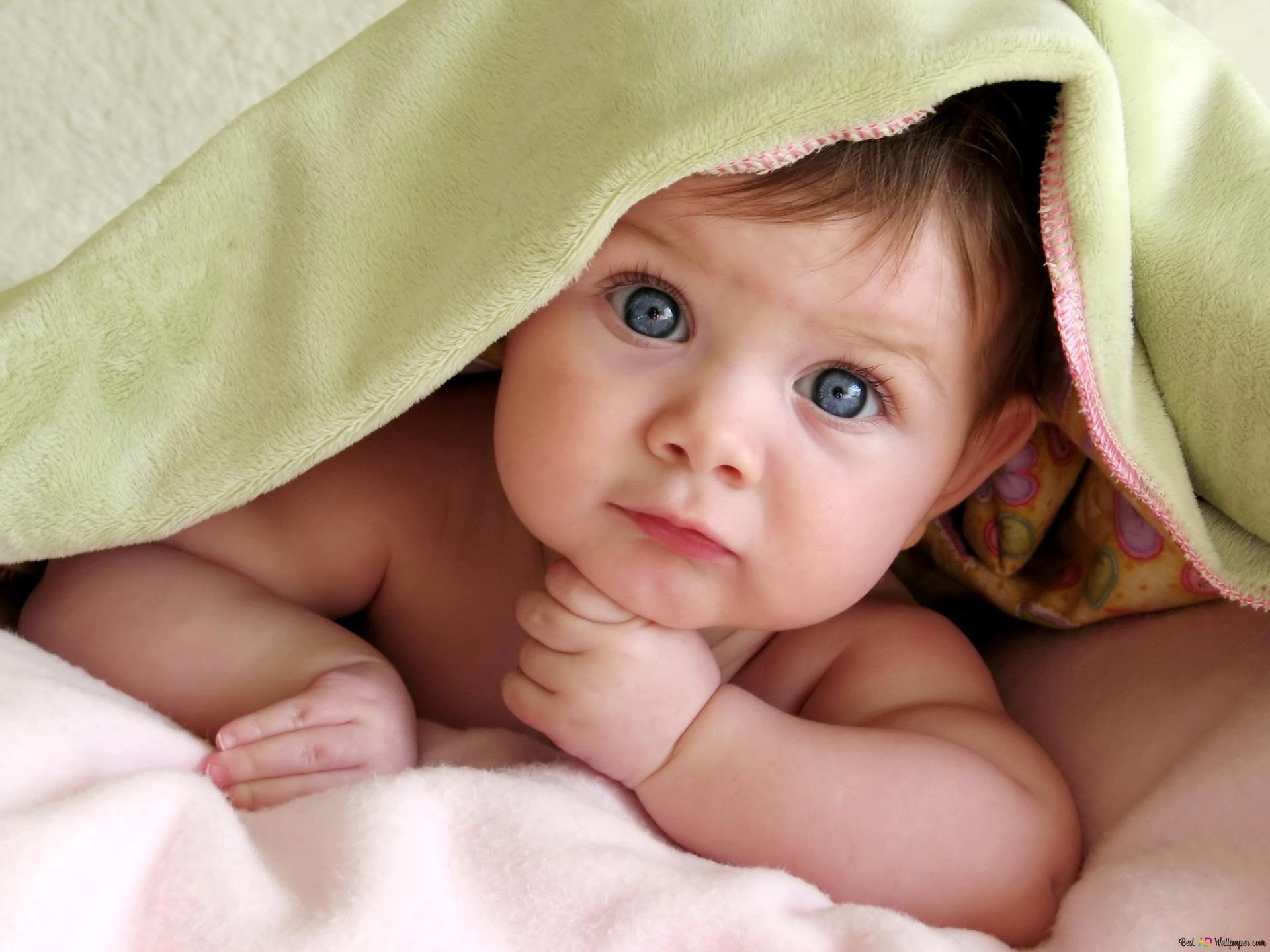 1920x1440 Cute baby staring 2K wallpaper download