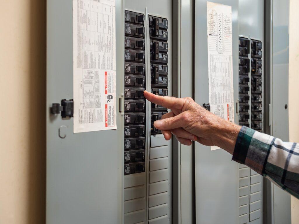 1024x768 signs you need to repair or replace your electrical panel
