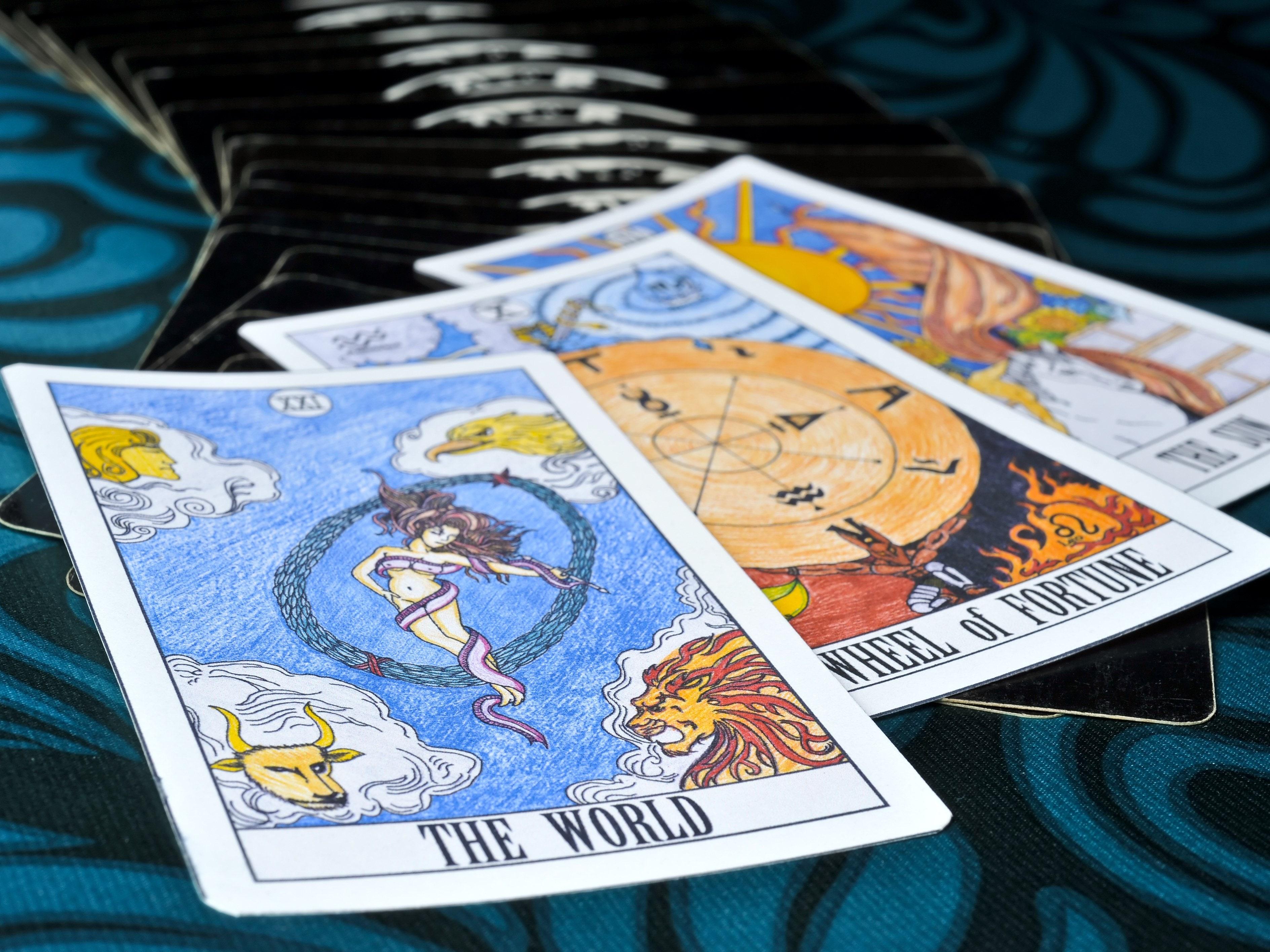 3776x2832 How to Read Tarot Cards: A Beginner's Guide to Understanding Their Meanings