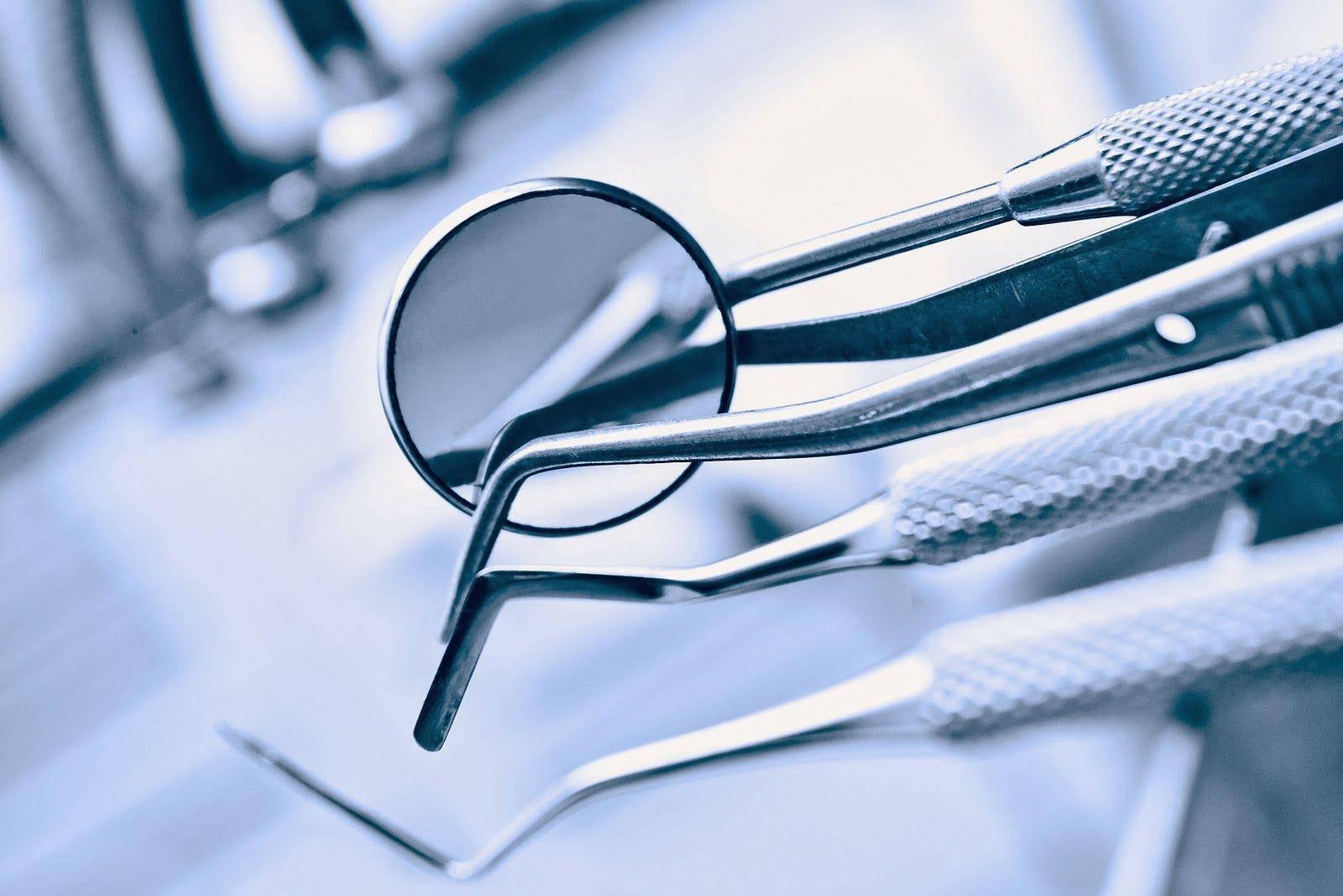1600x1068 Download Zoomed In Dentist's Dental Tools Wallpaper