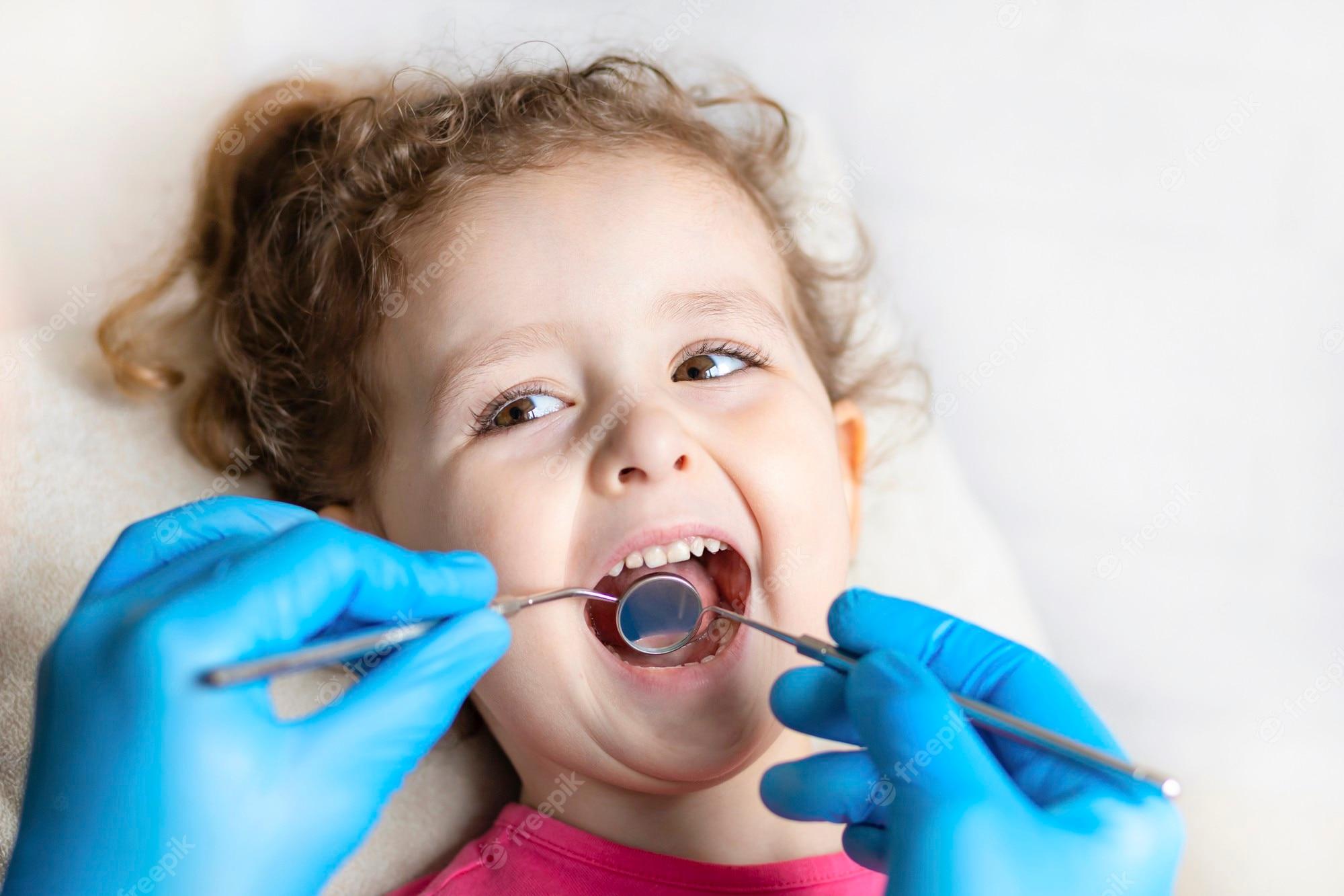 2000x1333 Child Dentist Image