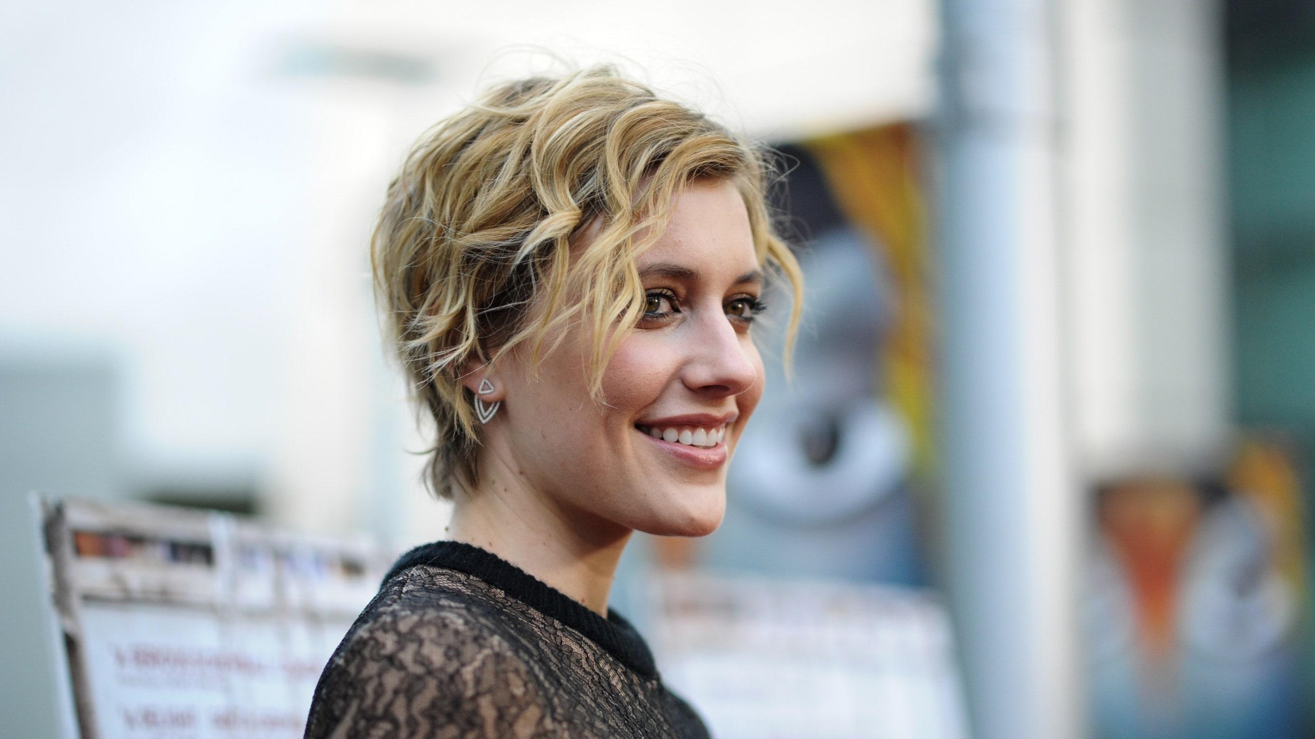 2560x1440 Greta Gerwig Now Regrets Working With Woody Allen