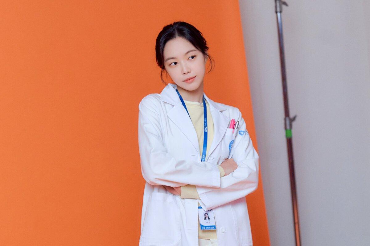 1200x800 YG Stage Naver Post - 'Ghost Doctor' Behind