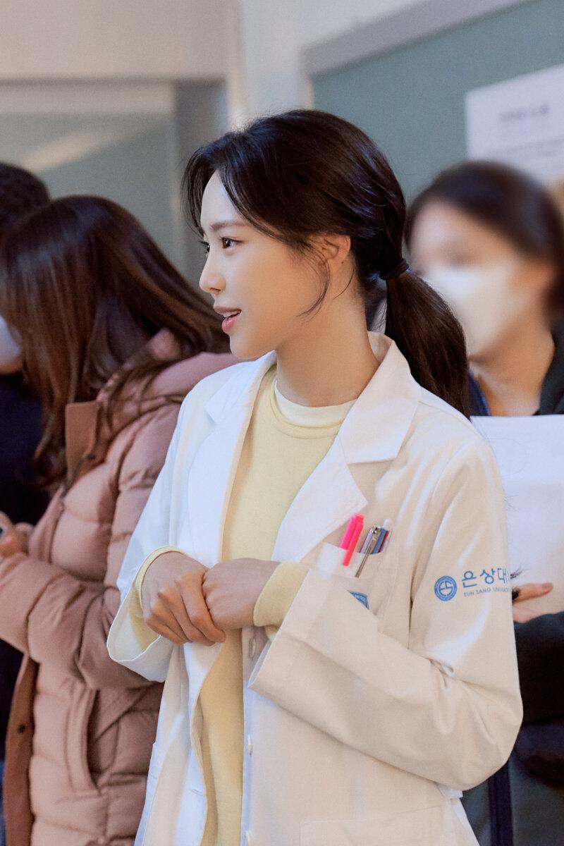 800x1200 YG Stage Naver Post - 'Ghost Doctor' Behind