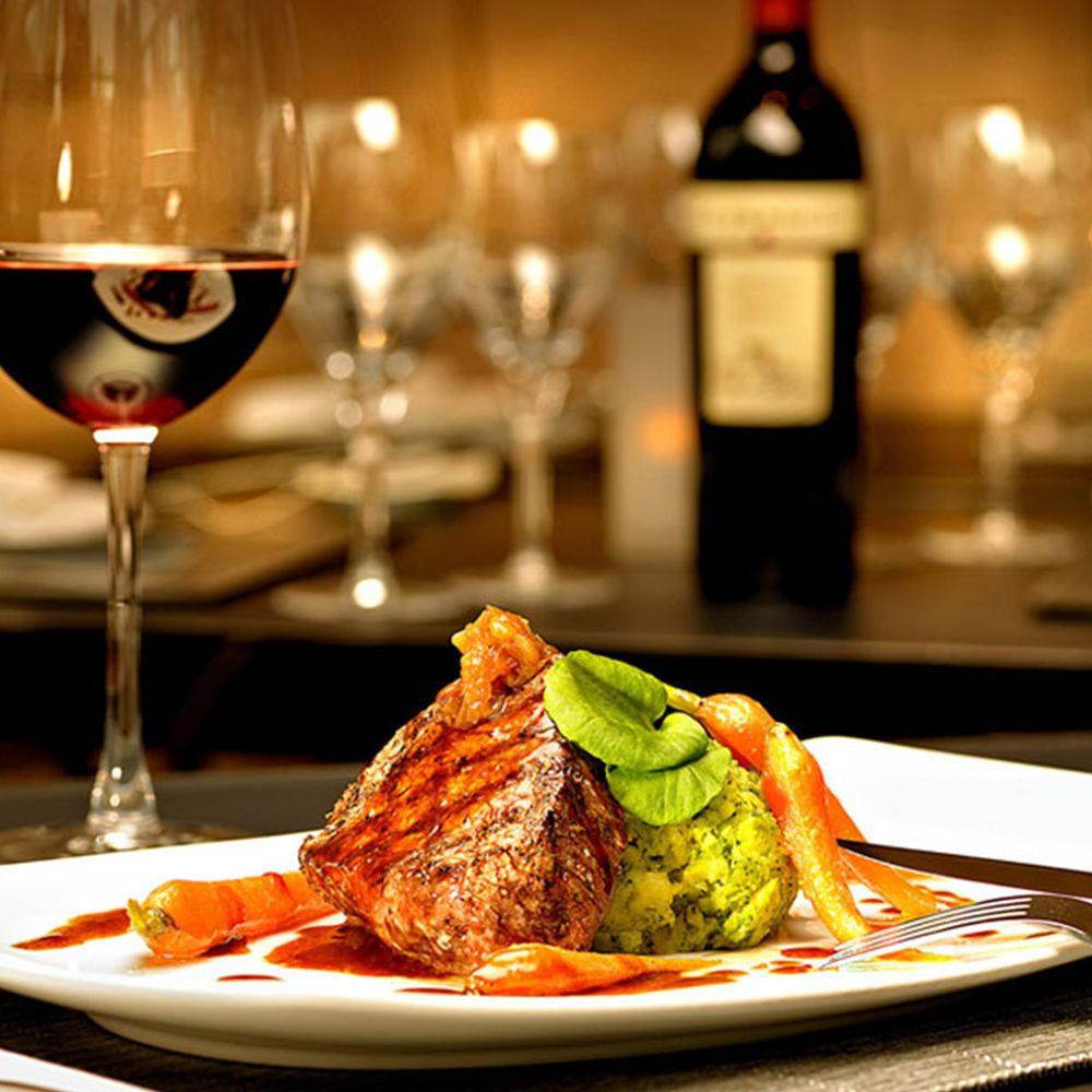 1000x1000 Download Food And Wine Table Wallpaper