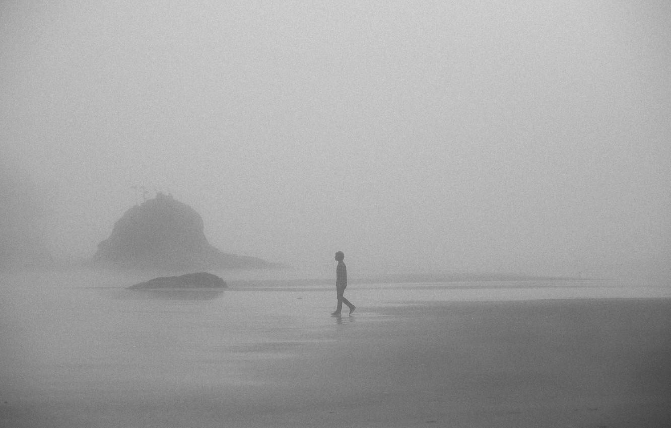 1332x850 Wallpaper misty, beach, rocks, fog, boy, foggy, mist, walking image for desktop, section настроения