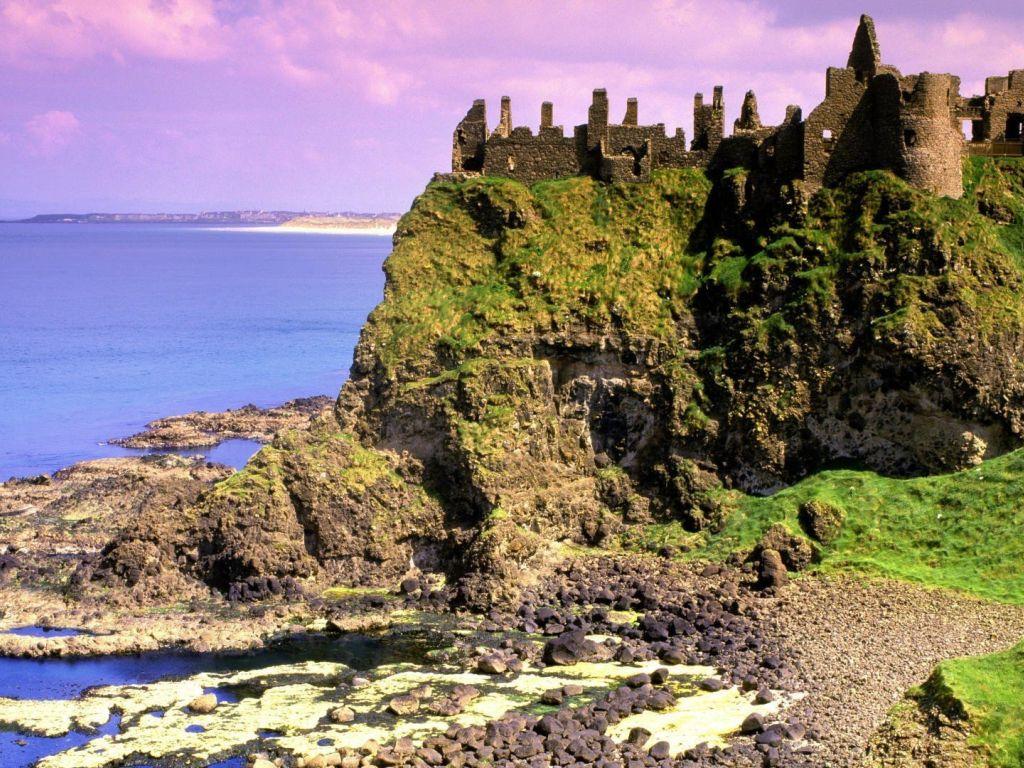 1024x768 Dunluce Castle wallpaper in 1024x768 resolution