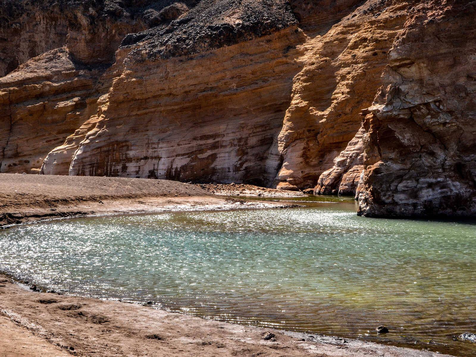1600x1200 Download Djibouti Lac 'assal Clear Water Wallpaper