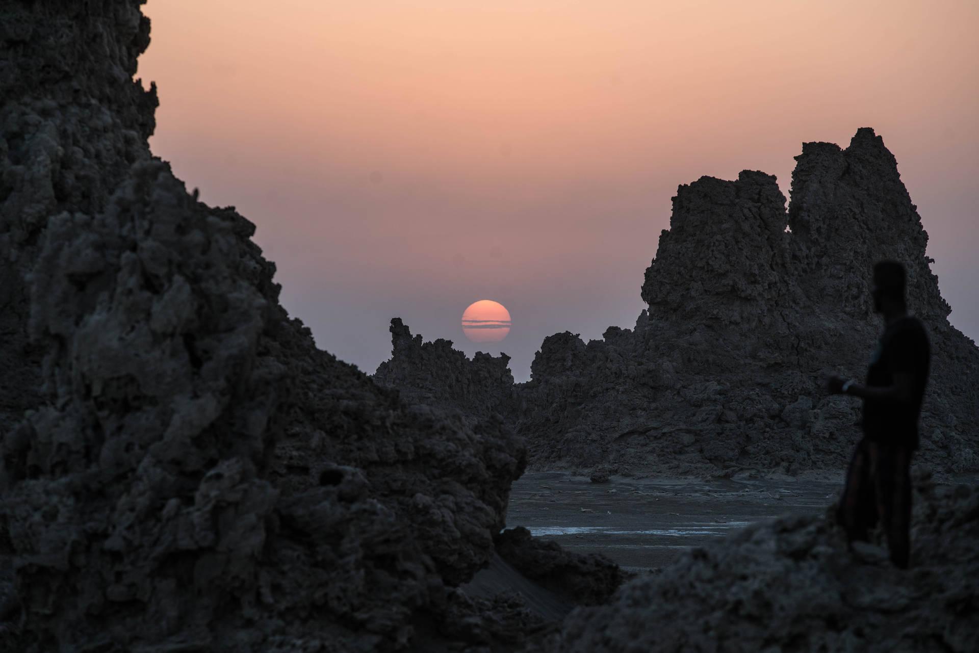 1920x1281 Download Djibouti Lake Abhe Setting Sun Wallpaper