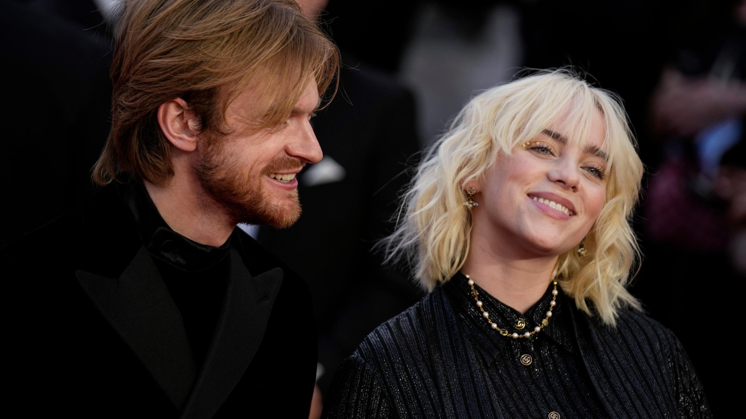2560x1440 Billie Eilish and Finneas bond and win Oscar for best song