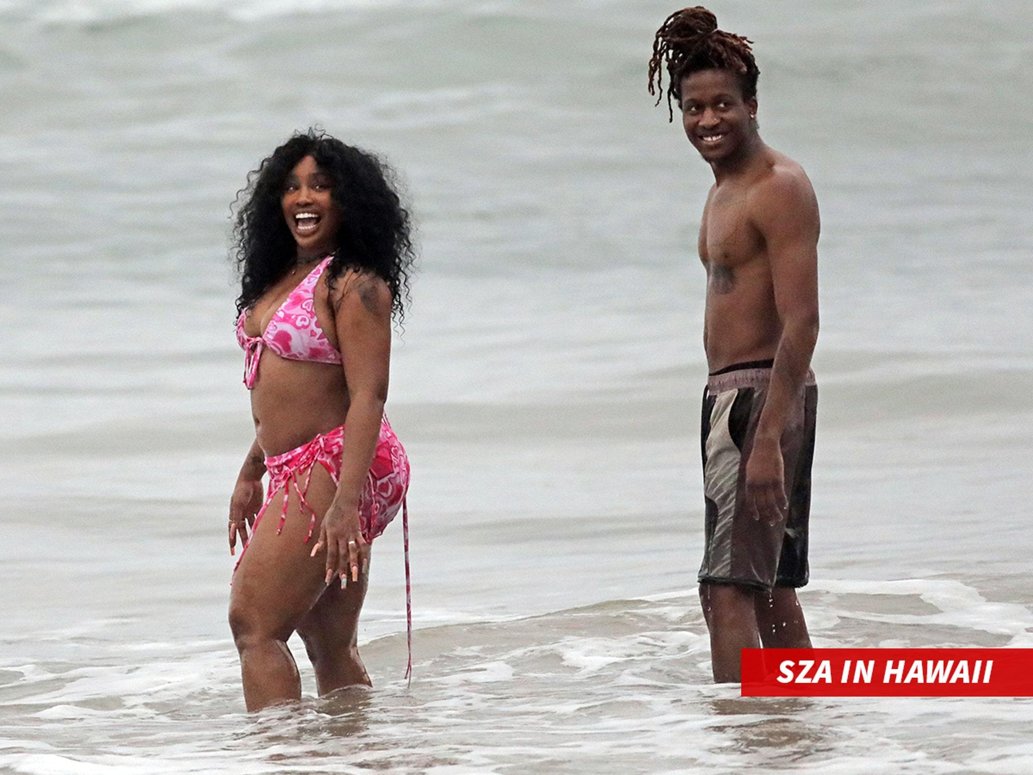 2048x1536 SZA Spotted On Hawaii Beach With 'SOS' Producer ThankGod4Cody