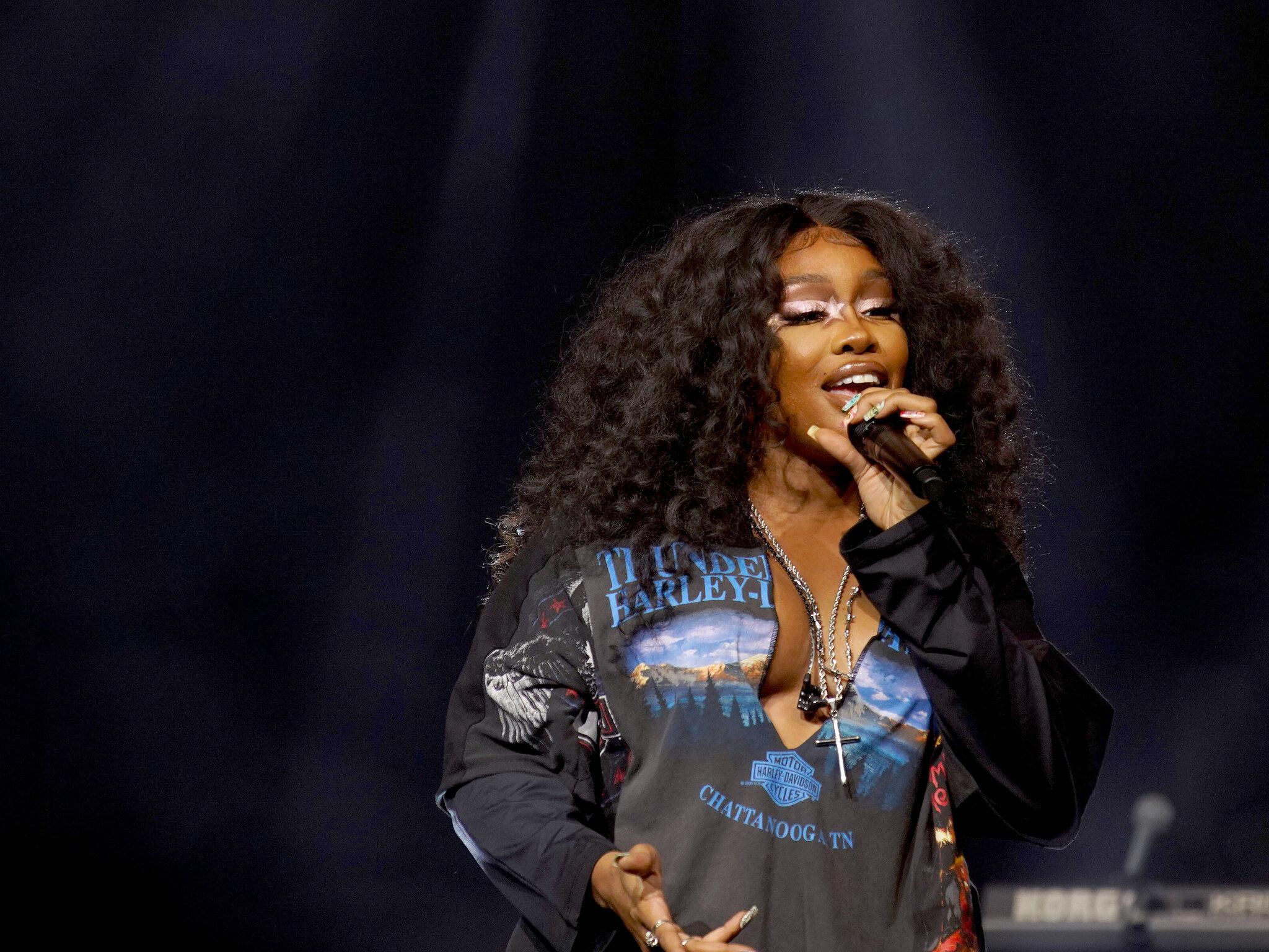 2048x1536 SZA's 'SOS' Holds Strong With Seven Weeks at No. 1