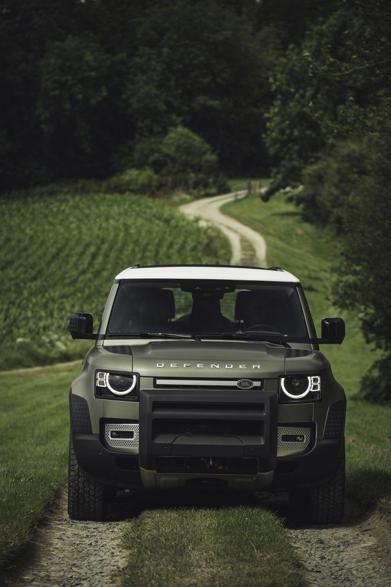768x1152 Land Rover Defender 90