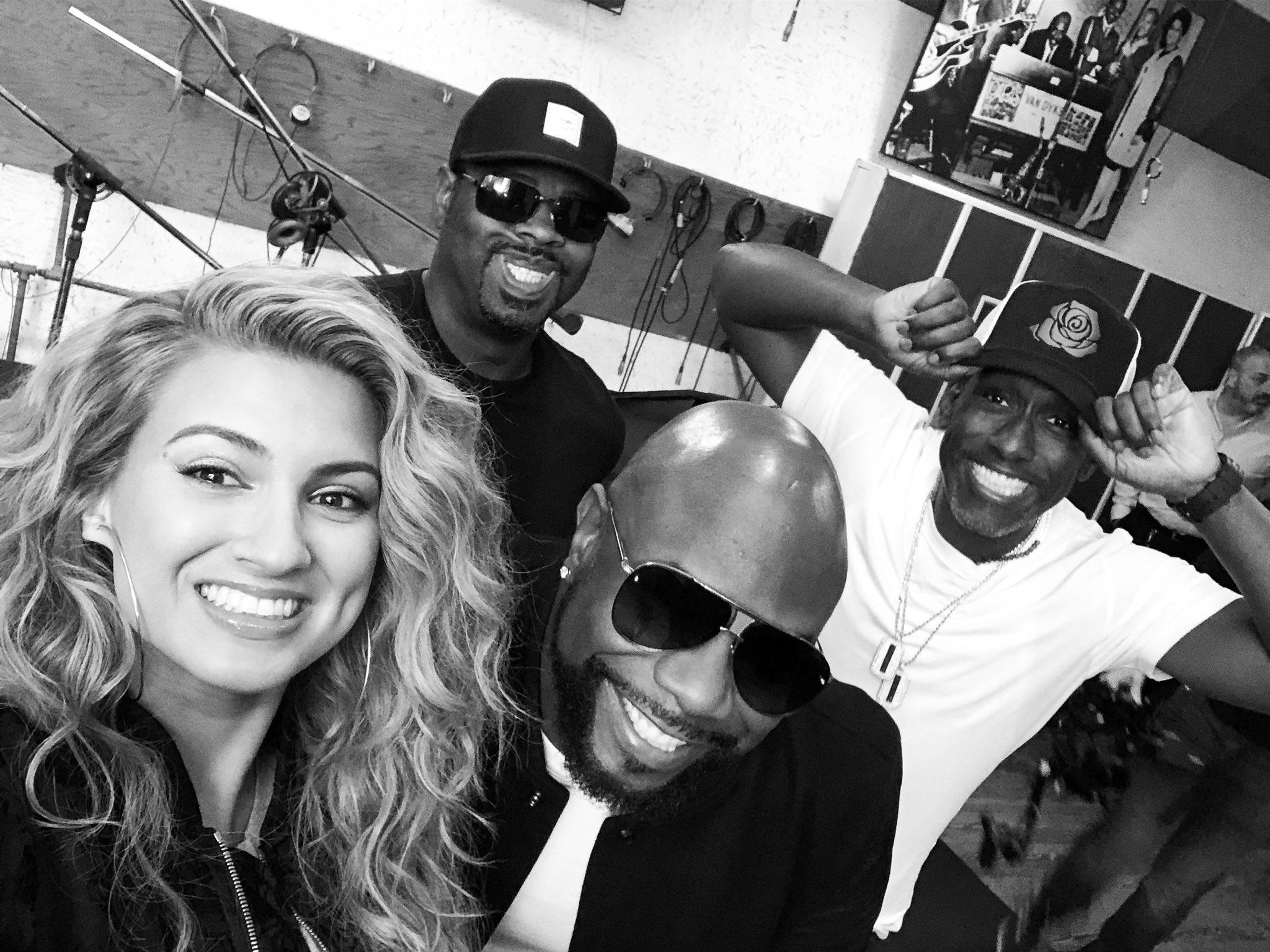 2048x1536 tori kelly something special w/ the incredibly talented (&amp; hilarious) BOYZ II MEN yesterday that airs TONIGHT look out for us during both halftimes of the monday