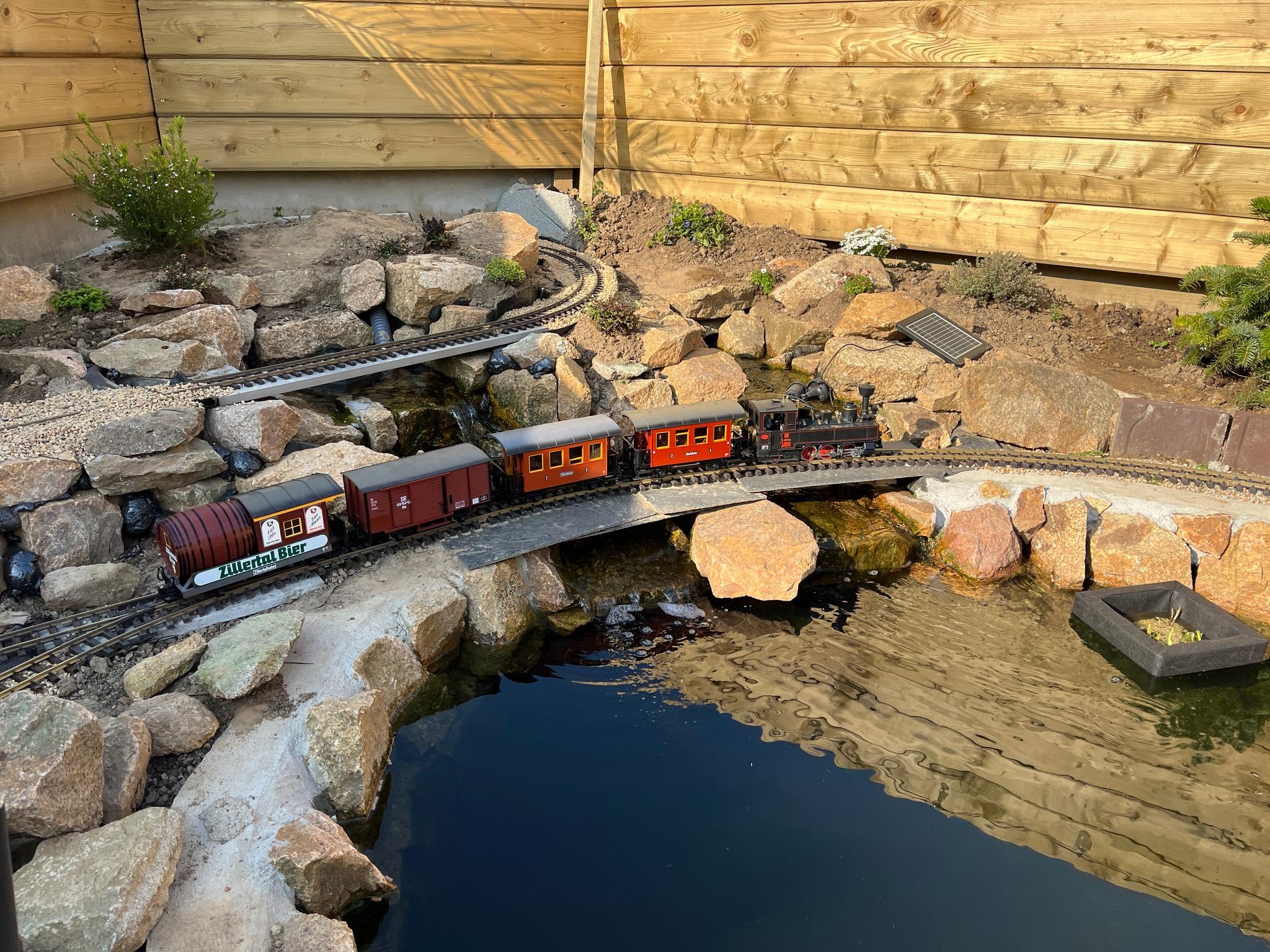 2048x1536 Couple's 'engine Uity' Leads To Model Train City In Jersey Garden. ITV News Channel