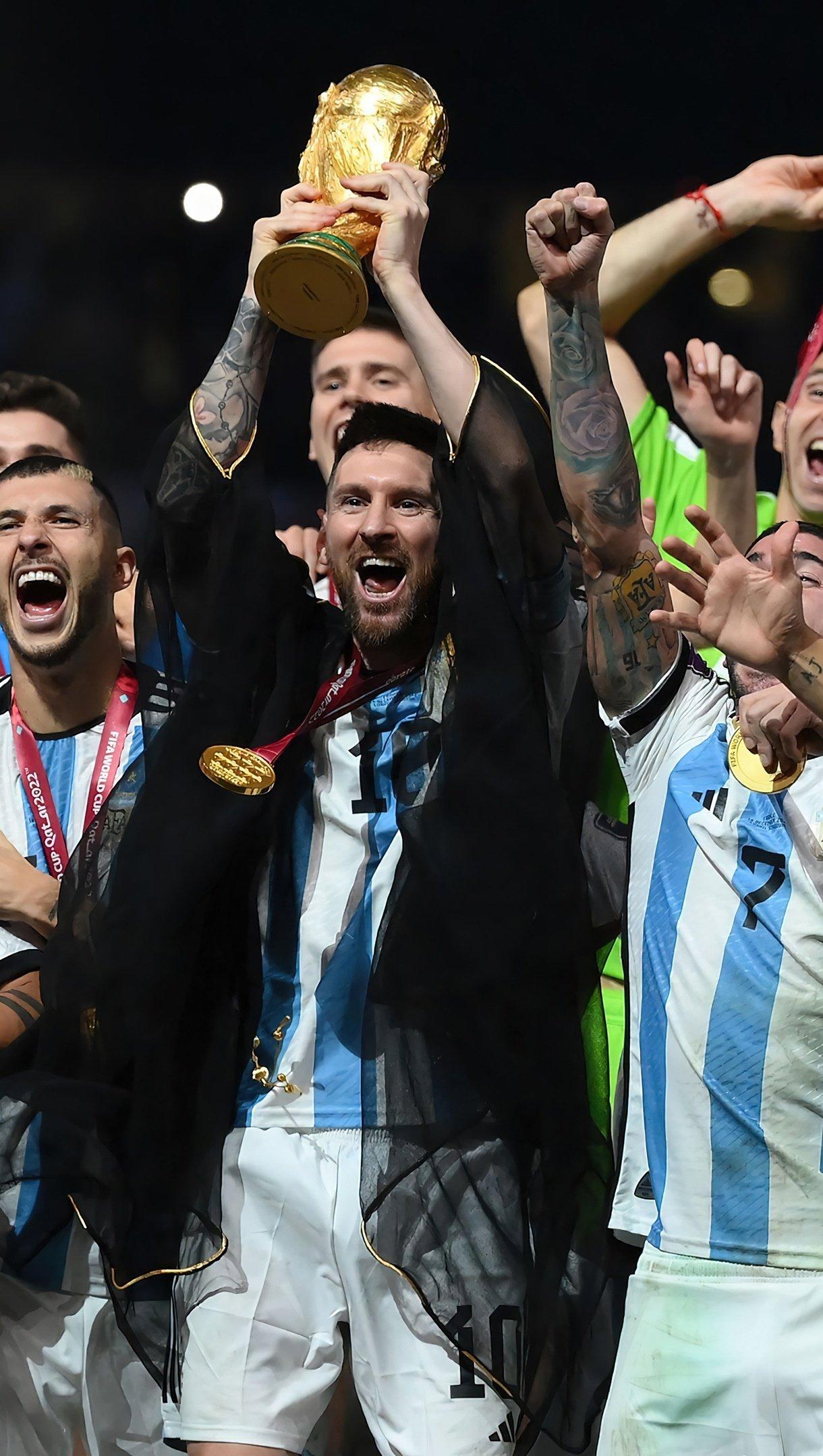 1220x2160 Argentina Team with tophy FIFA World Cup Wallpaper 4K for iPhone and Mobile Phone