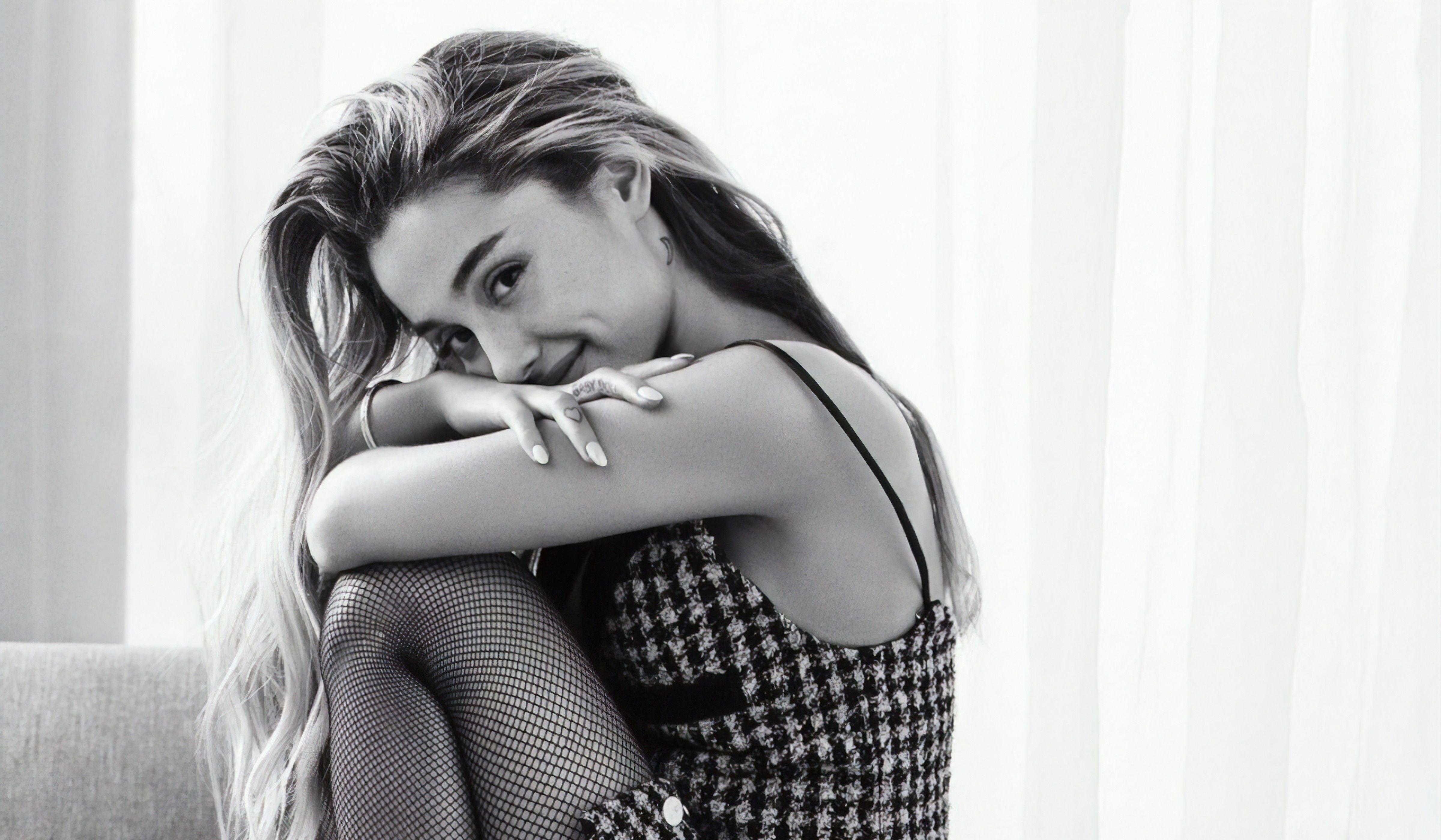 4800x2800 Wallpaper Ariana Grande, Beautiful, Monochrome, 4K, Celebrities