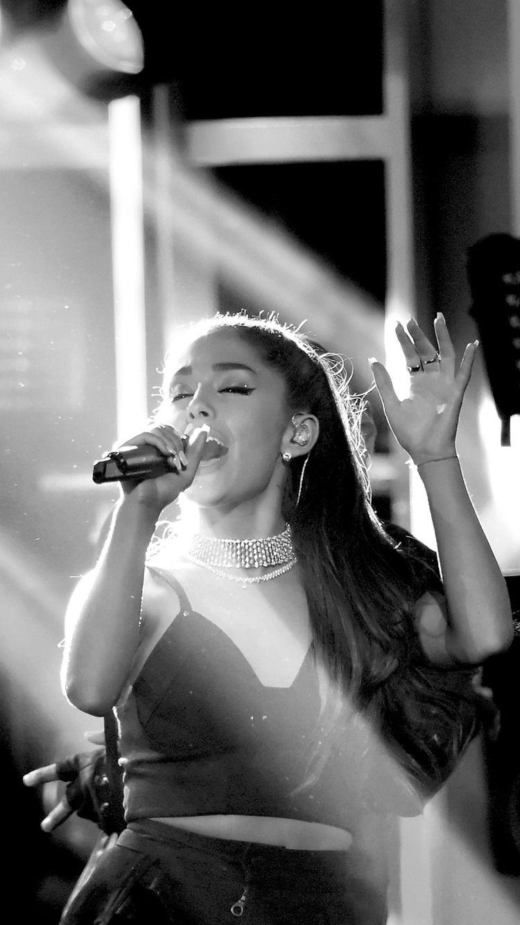 750x1334 Ariana Grande Life Performance iPhone iPhone 6S, iPhone