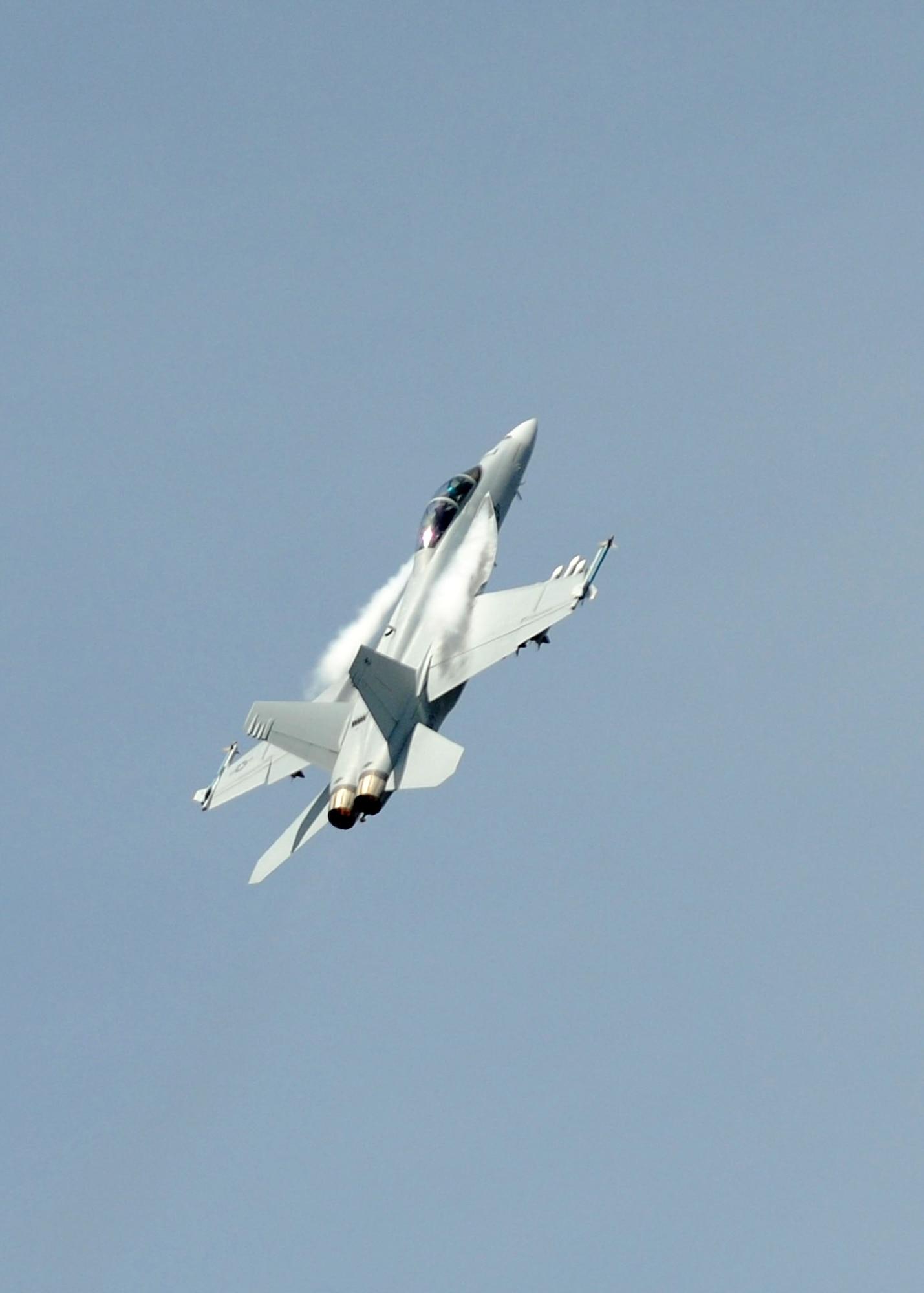 1429x2000 F A 18F Super Hornet Creates Buzz At Farnborough International Air Show > Royal Air Force Mildenhall > RAF Mildenhall News