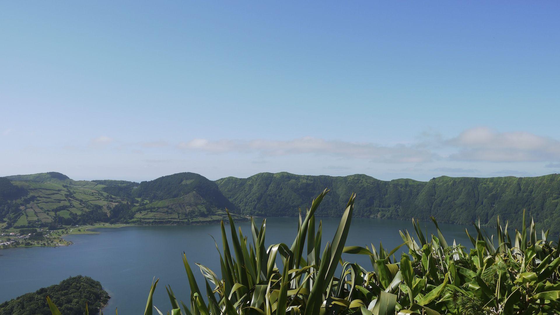 1920x1080 Sao Miguel, Açores, Portugal [1920x1080] • R Wallpaper. Field Wallpaper, Scenic Wallpaper, View Wallpaper