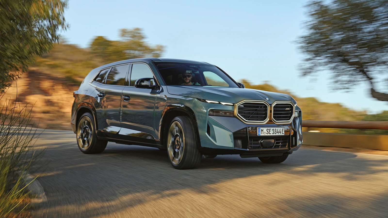 1600x900 The BMW XM is a 650PS hybrid SUV