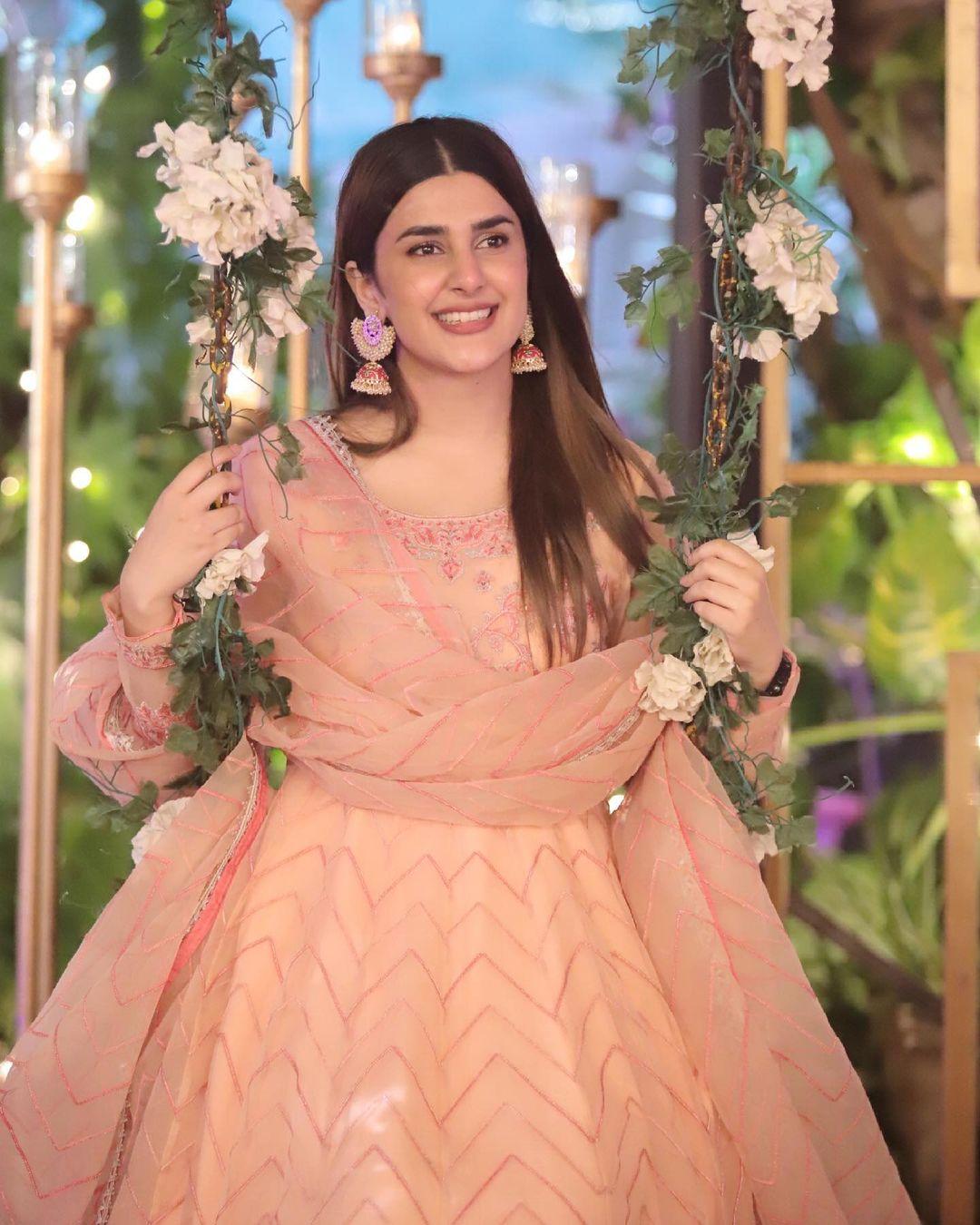 1080x1350 Free download Kubra Khan is very ill appeal for prayers Showbiz [1080x1350] for your Desktop, Mobile & Tablet. Explore Kubra Khan Wallpaper. Sahil Khan Wallpaper, Sana Khan Wallpaper, Aamir Khan Wallpaper