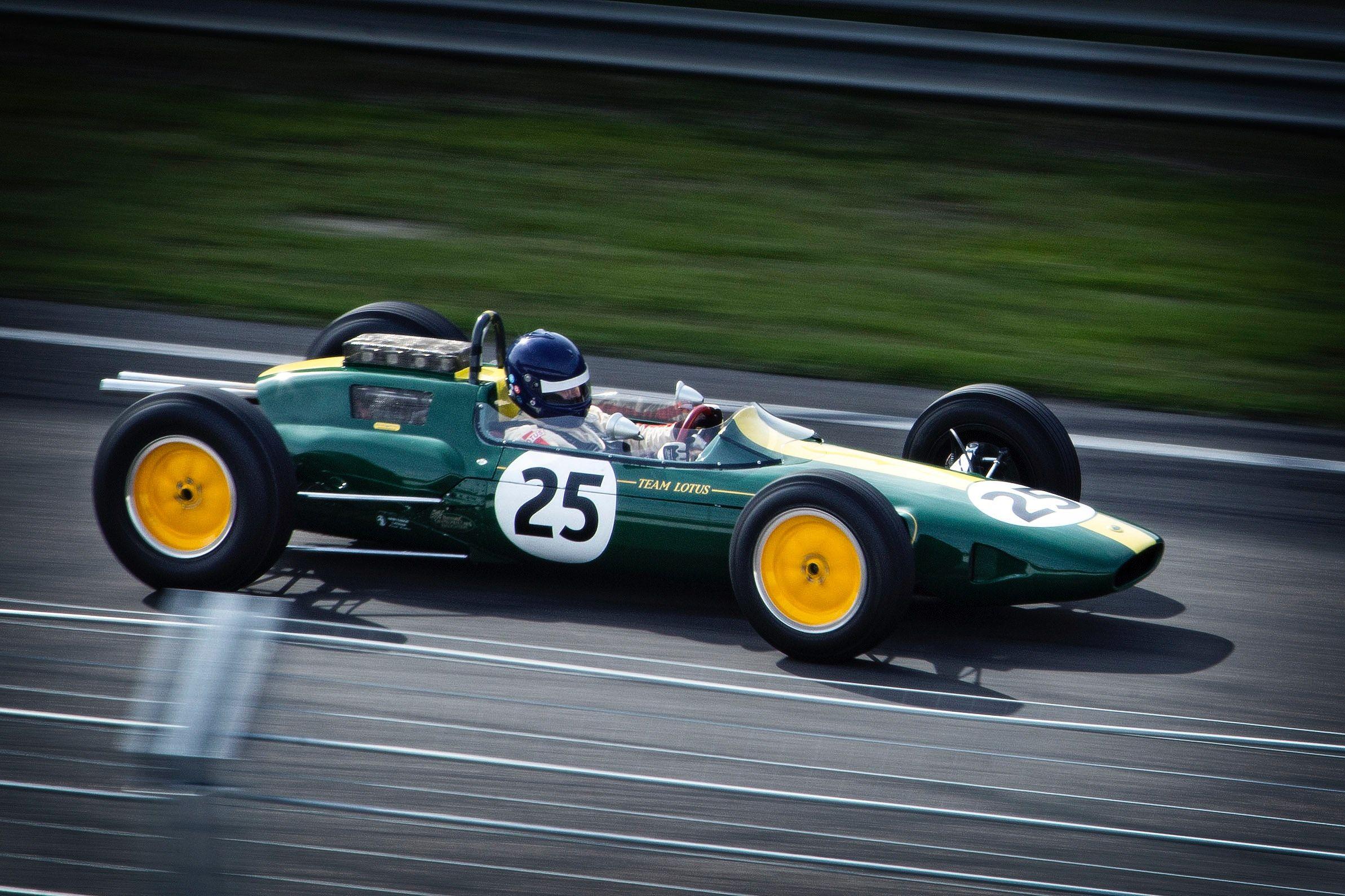 2386x1591 Engaging Race Car Photo