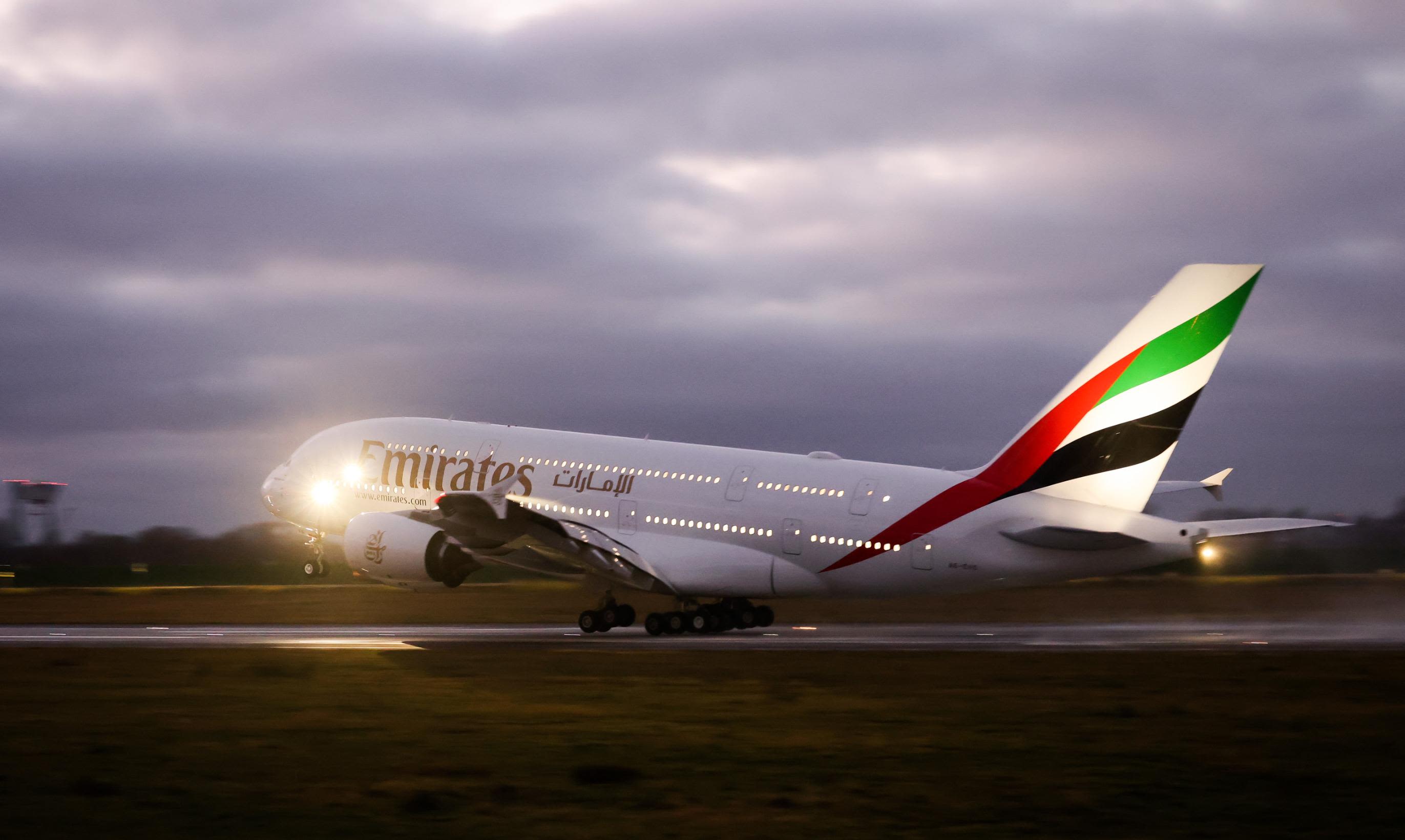 Дубай отменяет рейсы. Airbus a380 SUPERJUMBO. Emirates Alliance.